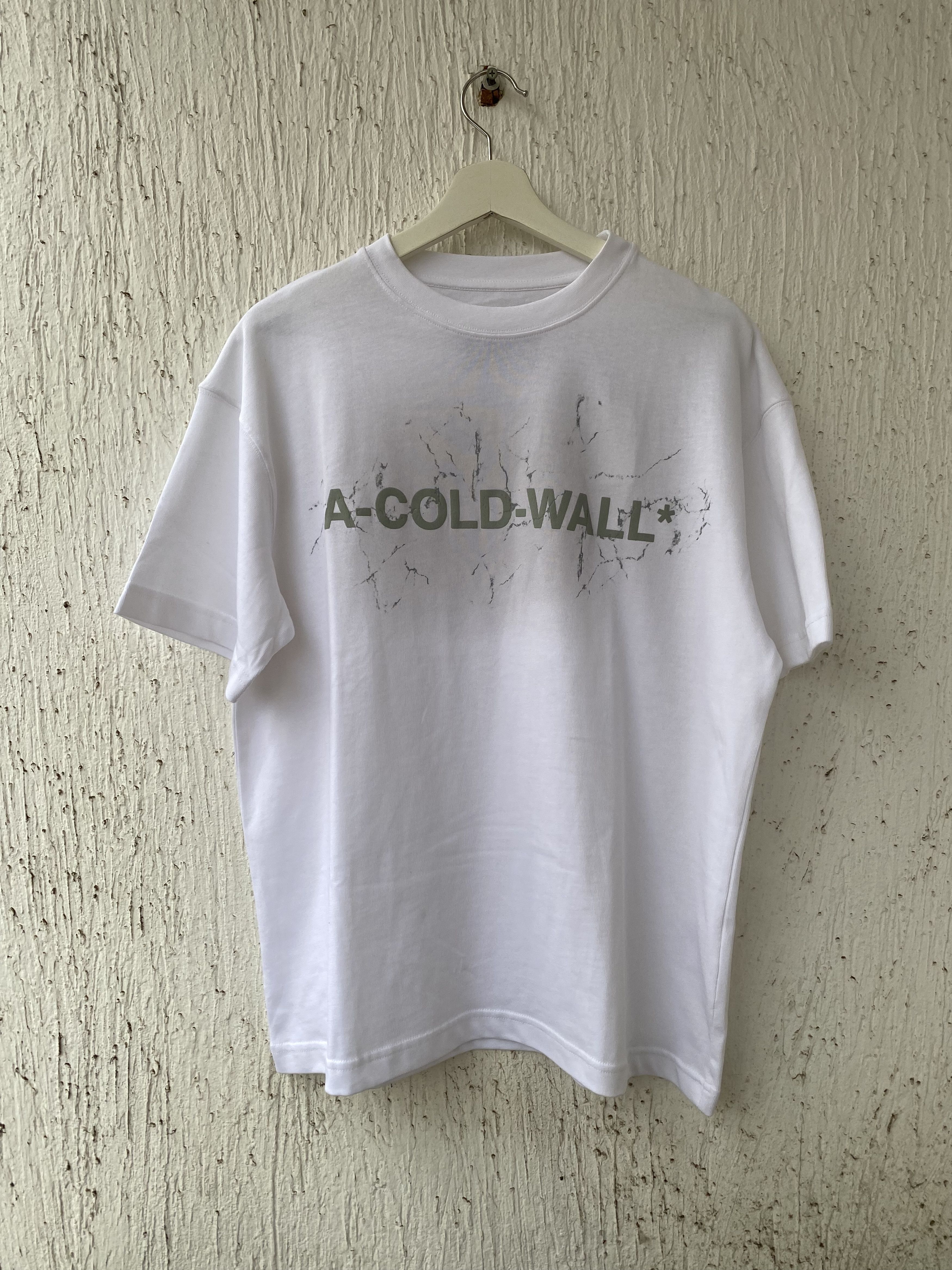 BNWT Graphic Crack Logo t-shirt