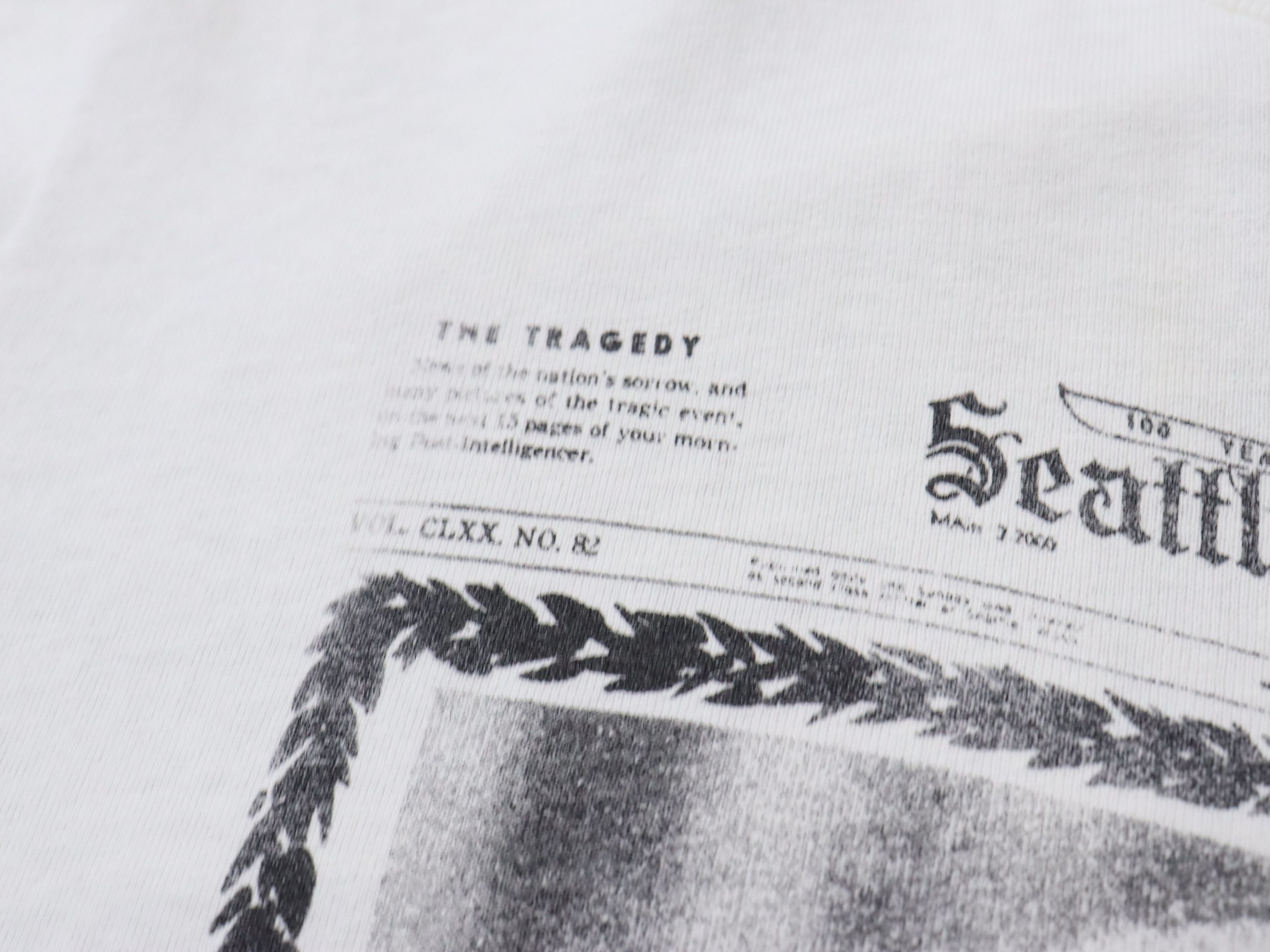 Vintage Vintage John F. Kennedy Newspaper Portrait Spellout Shirt Size US M / EU 48-50 / 2 - 10 Thumbnail