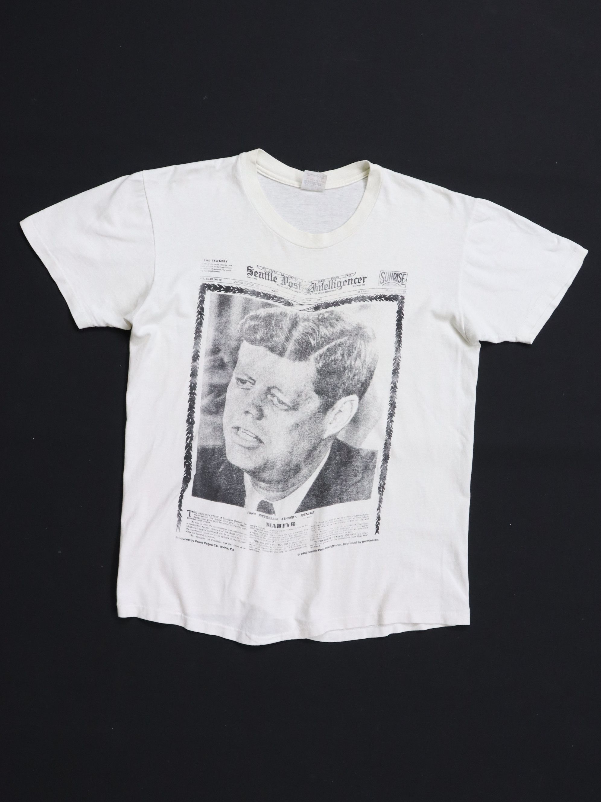 Vintage Vintage John F. Kennedy Newspaper Portrait Spellout Shirt Size US M / EU 48-50 / 2 - 3 Thumbnail