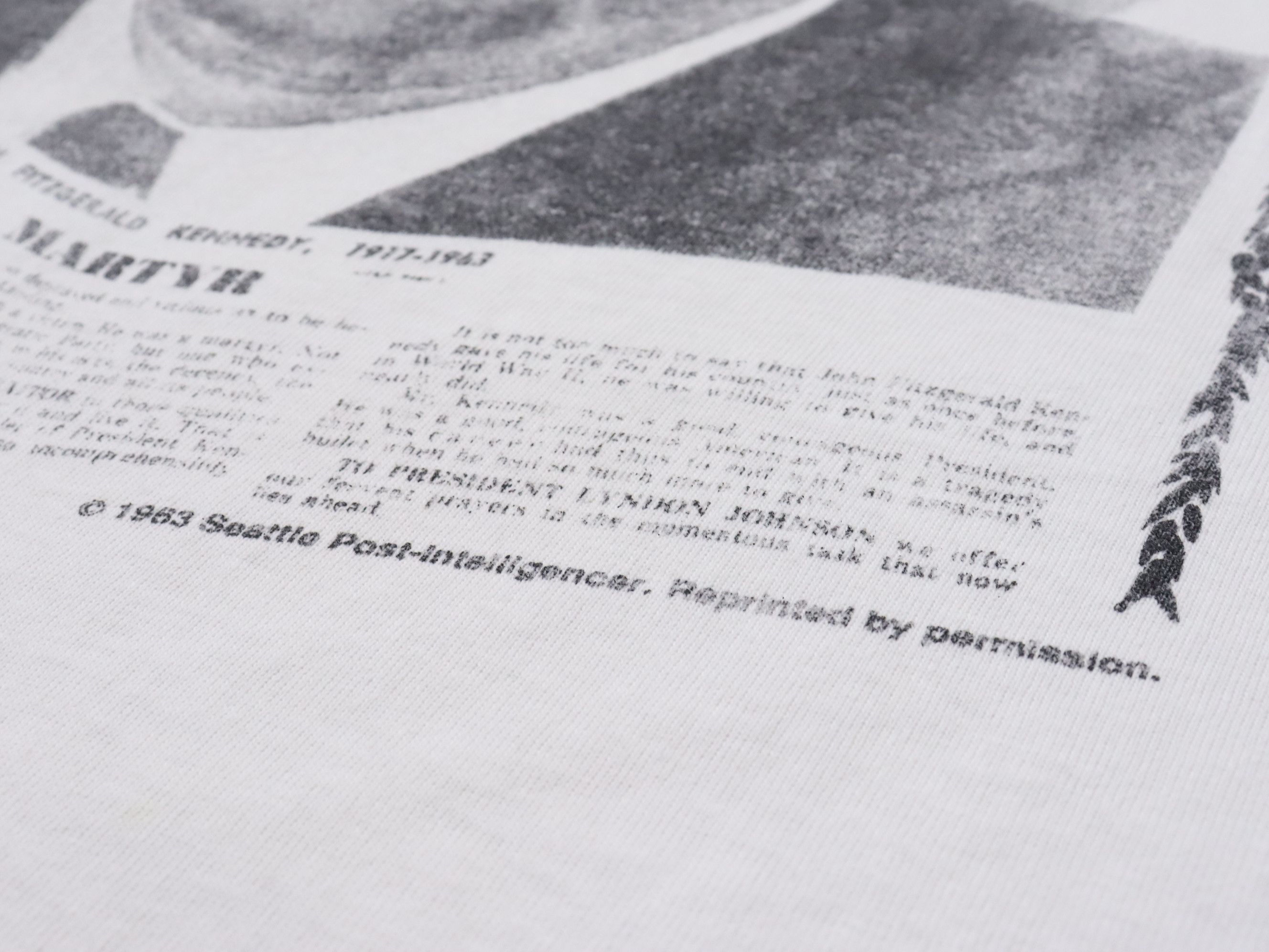 Vintage Vintage John F. Kennedy Newspaper Portrait Spellout Shirt Size US M / EU 48-50 / 2 - 14 Thumbnail