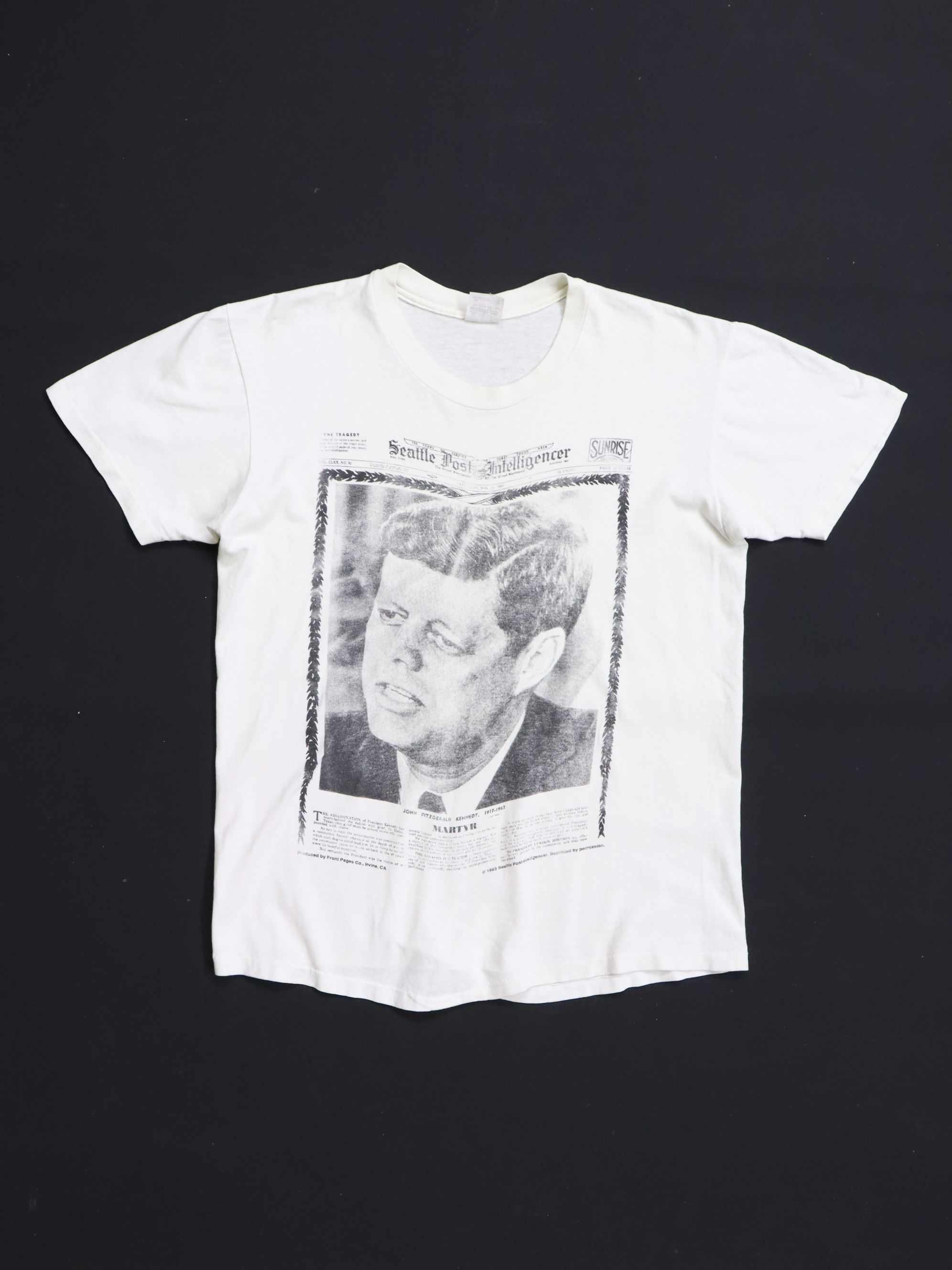 Vintage Vintage John F. Kennedy Newspaper Portrait Spellout Shirt Size US M / EU 48-50 / 2 - 2 Thumbnail