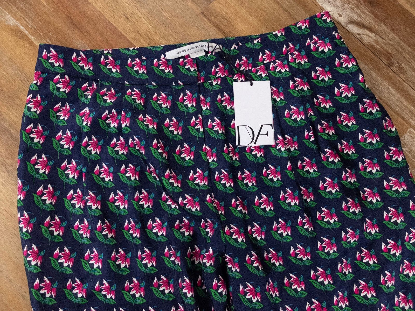 Diane von Furstenberg DIANE VON FURSTENBERG Leni floral navy silk pants trousers 6 Size 28" / US 6 / IT 42 - 4 Thumbnail