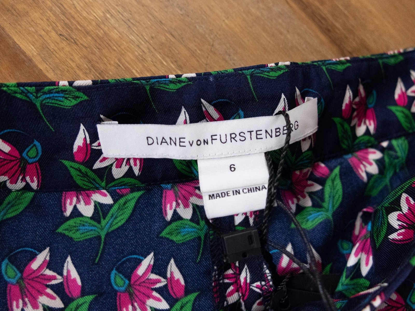 Diane von Furstenberg DIANE VON FURSTENBERG Leni floral navy silk pants trousers 6 Size 28" / US 6 / IT 42 - 6 Thumbnail