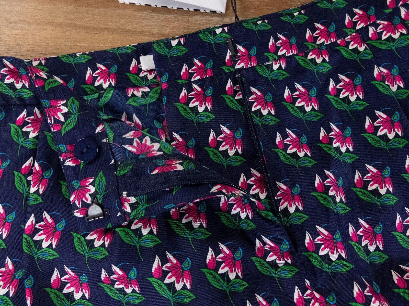 Diane von Furstenberg DIANE VON FURSTENBERG Leni floral navy silk pants trousers 6 Size 28" / US 6 / IT 42 - 8 Thumbnail