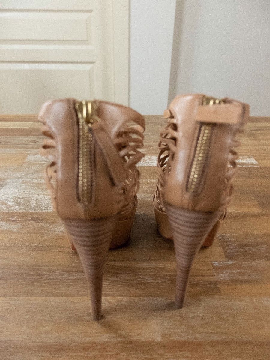 Alexander McQueen ALEXANDER MCQUEEN nude strappy leather cage platform sandals Size US 6 / IT 36 - 5 Thumbnail