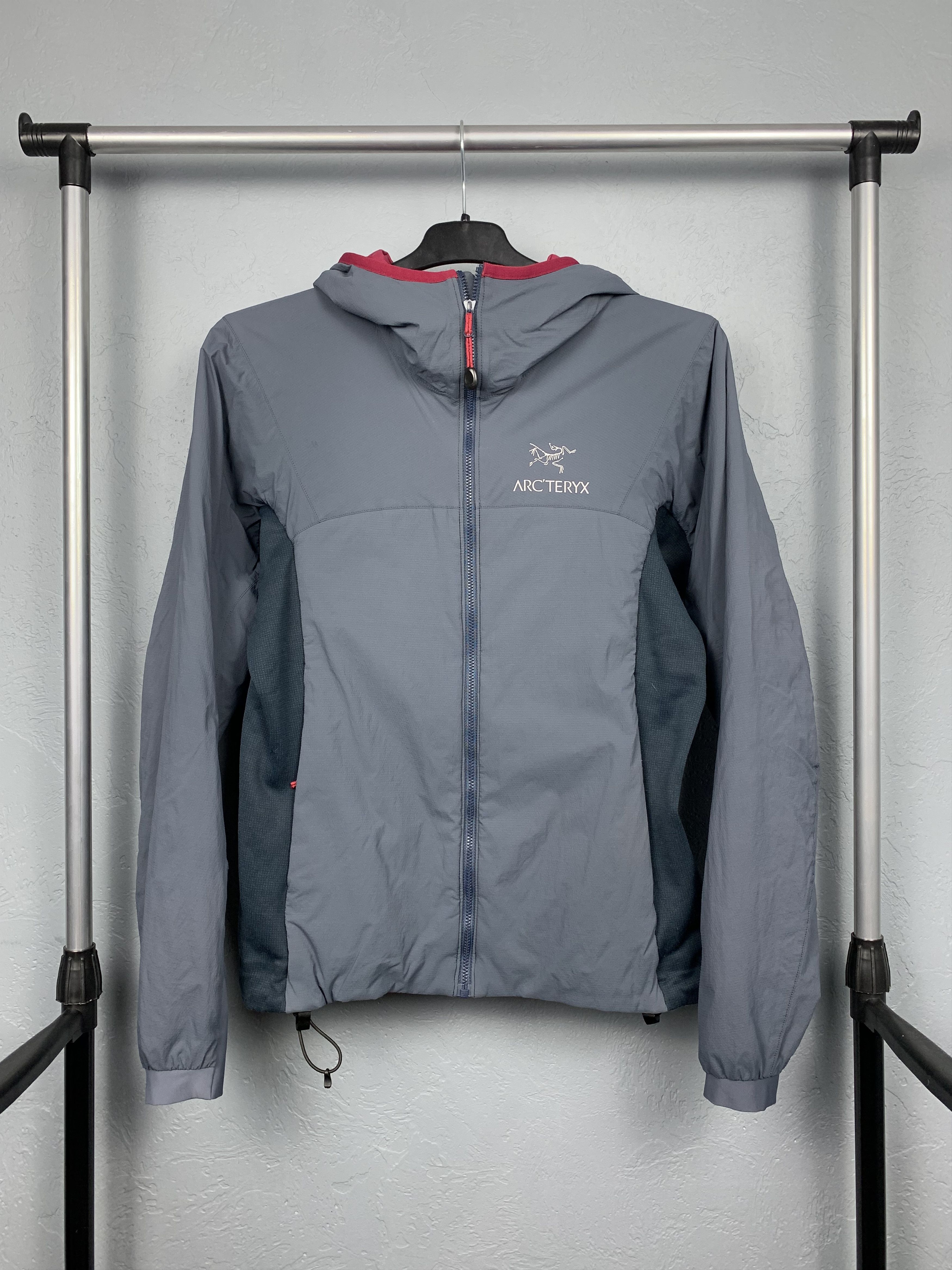 image of Arcteryx Atom Wmns Ar Hoody Jacket in Grey, Women's