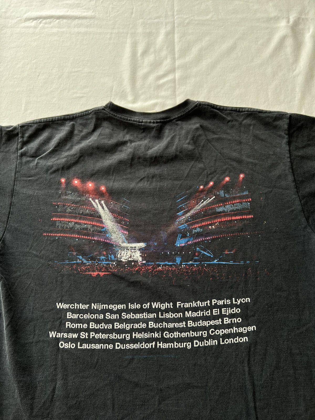 Band Tees Vintage 2000s The Rolling Stones Black Tee (Pink Floyd) Size US L / EU 52-54 / 3 - 12 Thumbnail