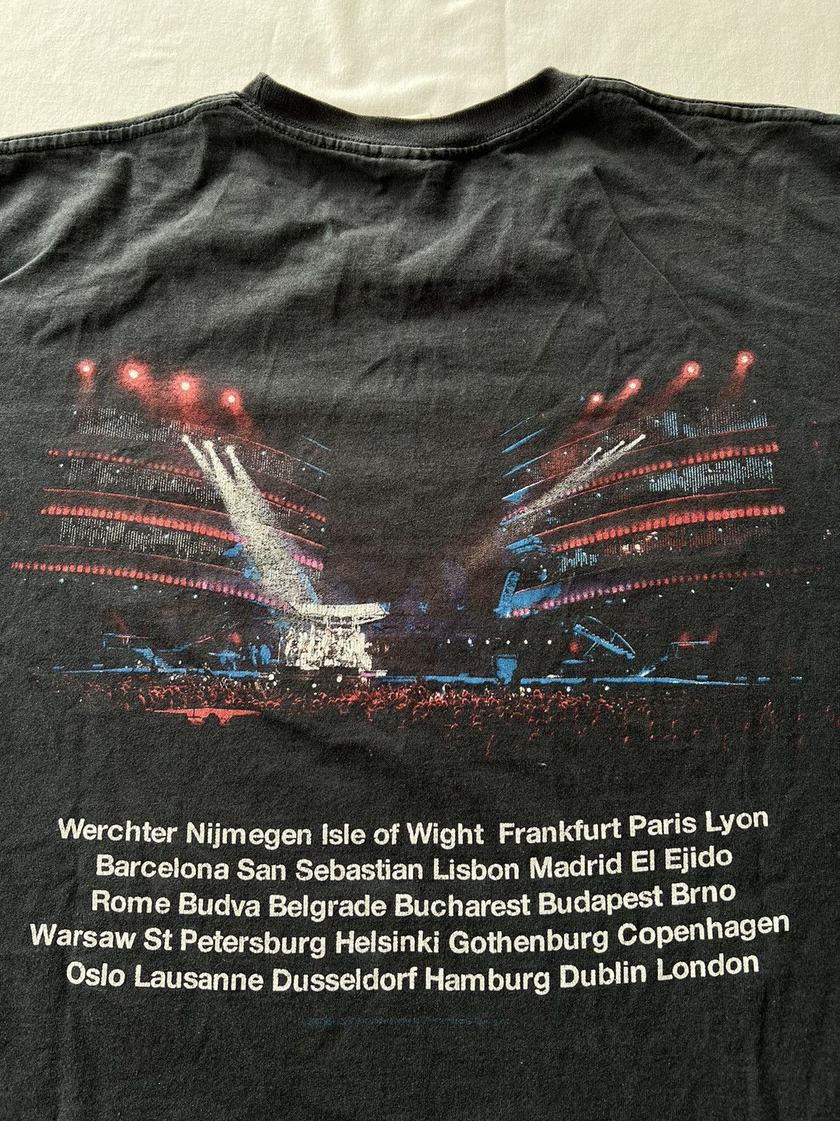 Band Tees Vintage 2000s The Rolling Stones Black Tee (Pink Floyd) Size US L / EU 52-54 / 3 - 13 Thumbnail