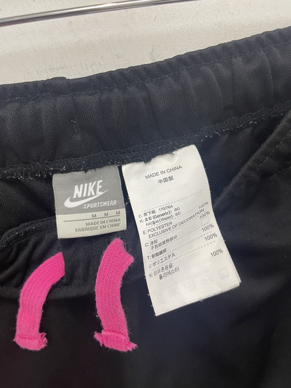 Nike Rare NIKE Swoosh Side Taped Short Size US 32 / EU 48 - 4 Thumbnail