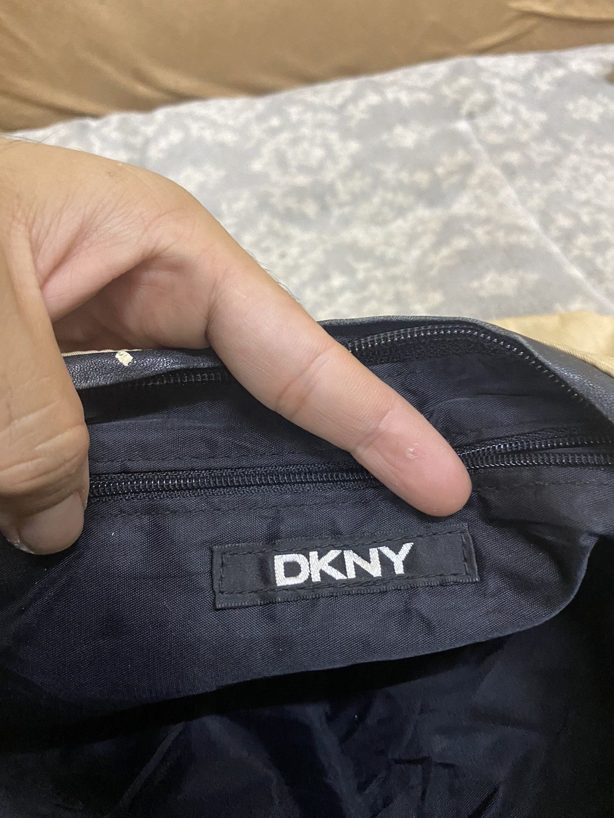 DKNY Steals💥 DKNY Shoulder Bag Size ONE SIZE - 10 Thumbnail