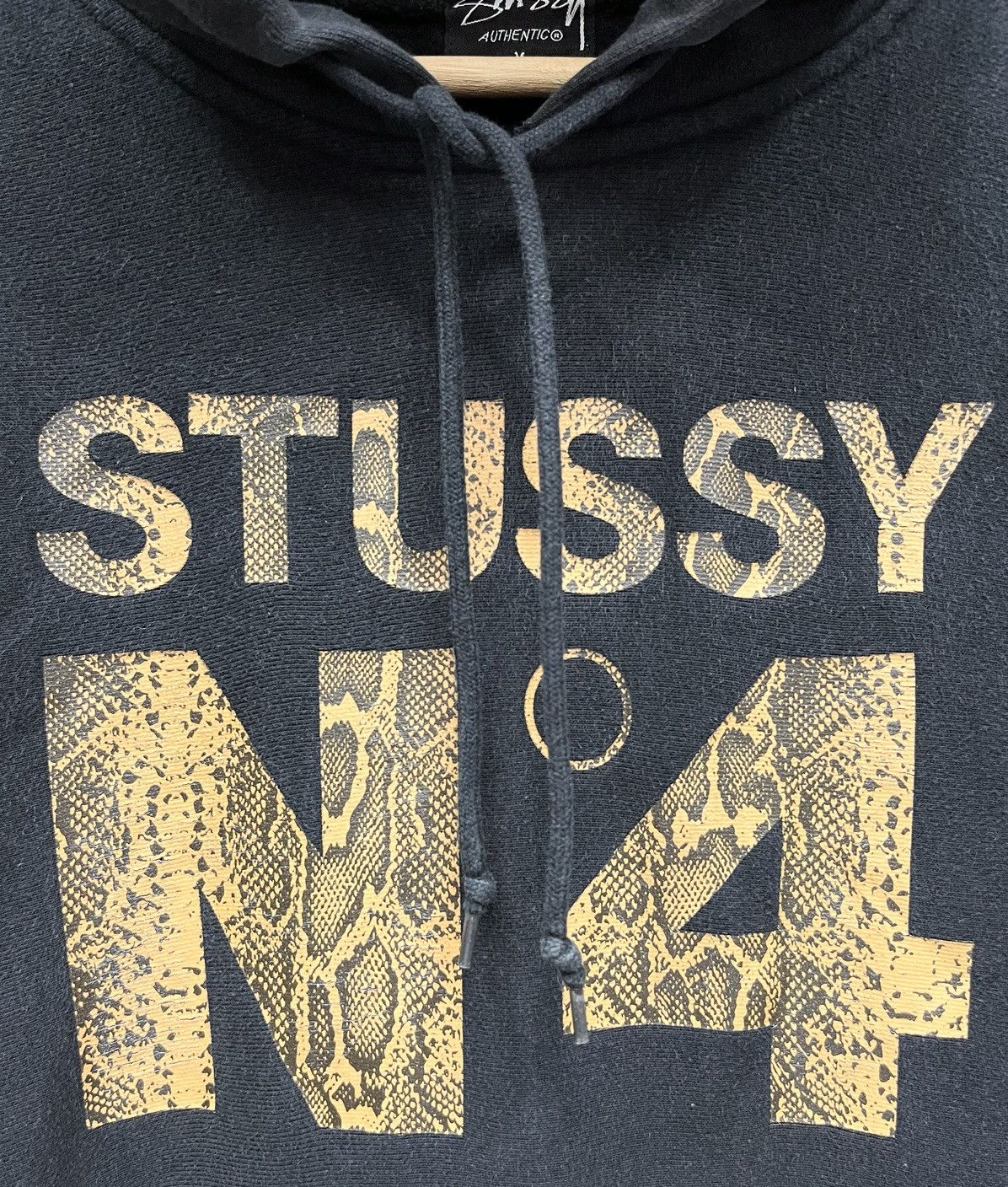 Edition Japan STUSSY JPN No°4 Snake Skin Monogram Reverse Weave Hoodie Size US M / EU 48-50 / 2 - 2 Thumbnail