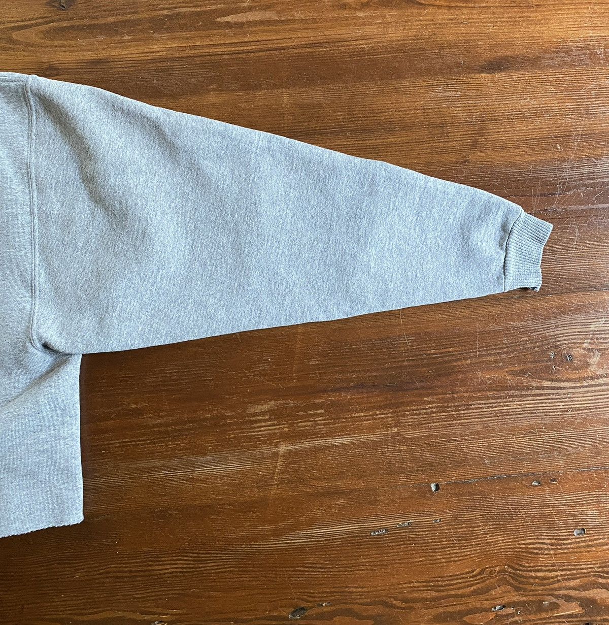 NCAA Vintage 90’s UConn Huskies Cropped Crewneck Sweatshirt Size L / US 10 / IT 46 - 11 Thumbnail
