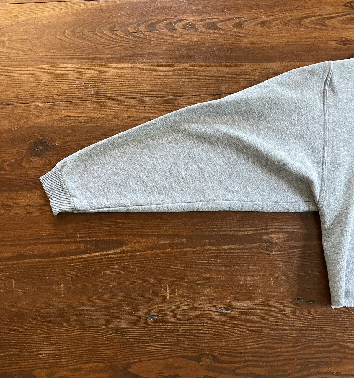 NCAA Vintage 90’s UConn Huskies Cropped Crewneck Sweatshirt Size L / US 10 / IT 46 - 15 Thumbnail