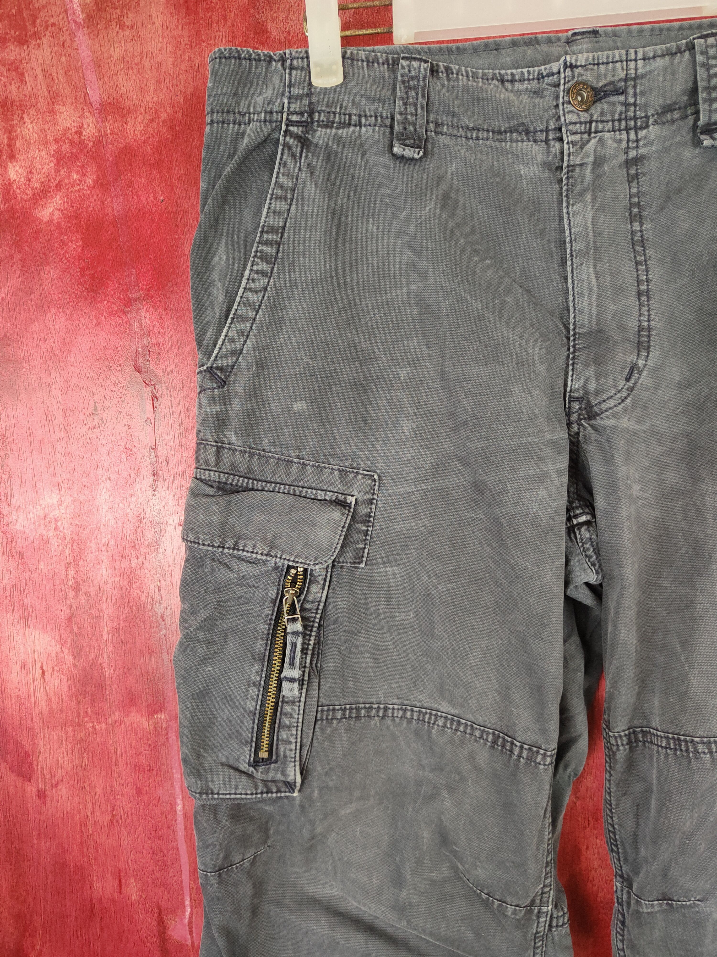 Japanese Brand × Vintage Uniqlo Dark Blue Multi Pocket Tactical Cargo Pants #5291 Size US 35 - 3 Thumbnail