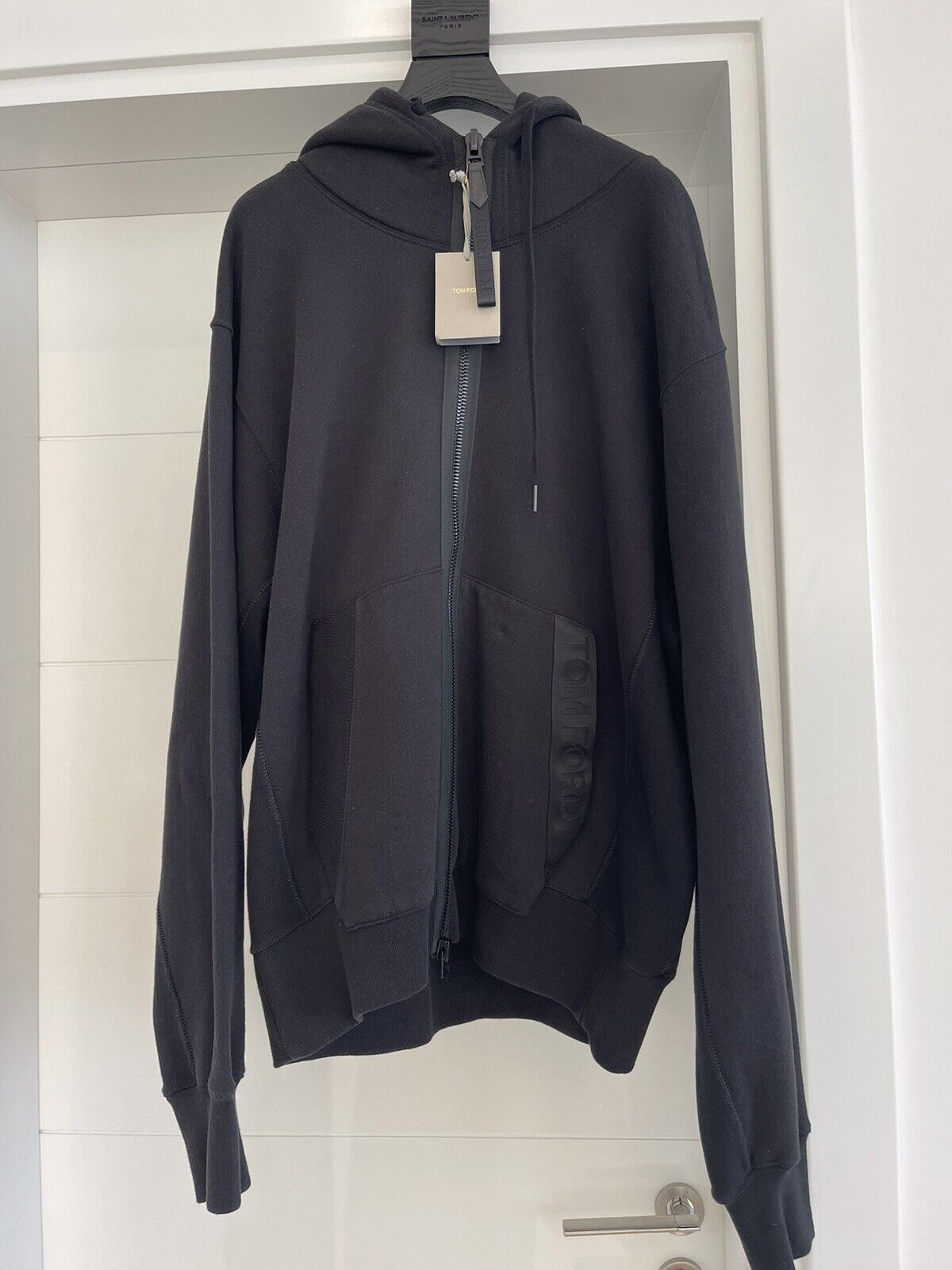 o1ee20623/8xb Hoodie in Black