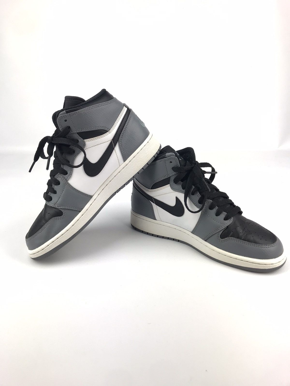 Nike 2017 Nike Jordan 1 Retro Rare Air Cool Grey GS Size US 5.5 / EU 38 - 7 Thumbnail