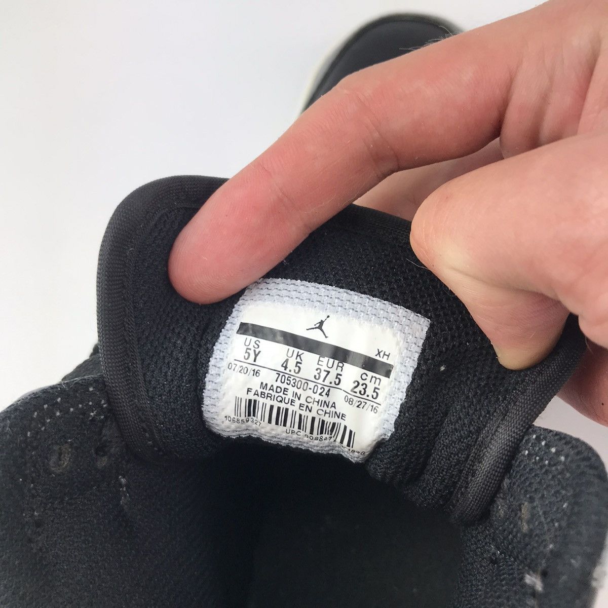 Nike 2017 Nike Jordan 1 Retro Rare Air Cool Grey GS Size US 5.5 / EU 38 - 14 Thumbnail