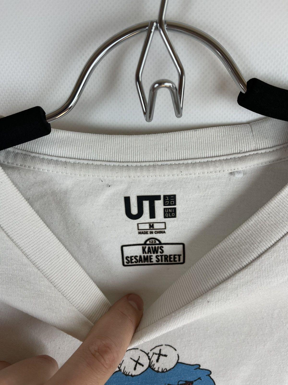 Kaws × Uniqlo Uniqlo x Kaws x Sesame Street white big logo vintage shirt Size US M / EU 48-50 / 2 - 5 Thumbnail