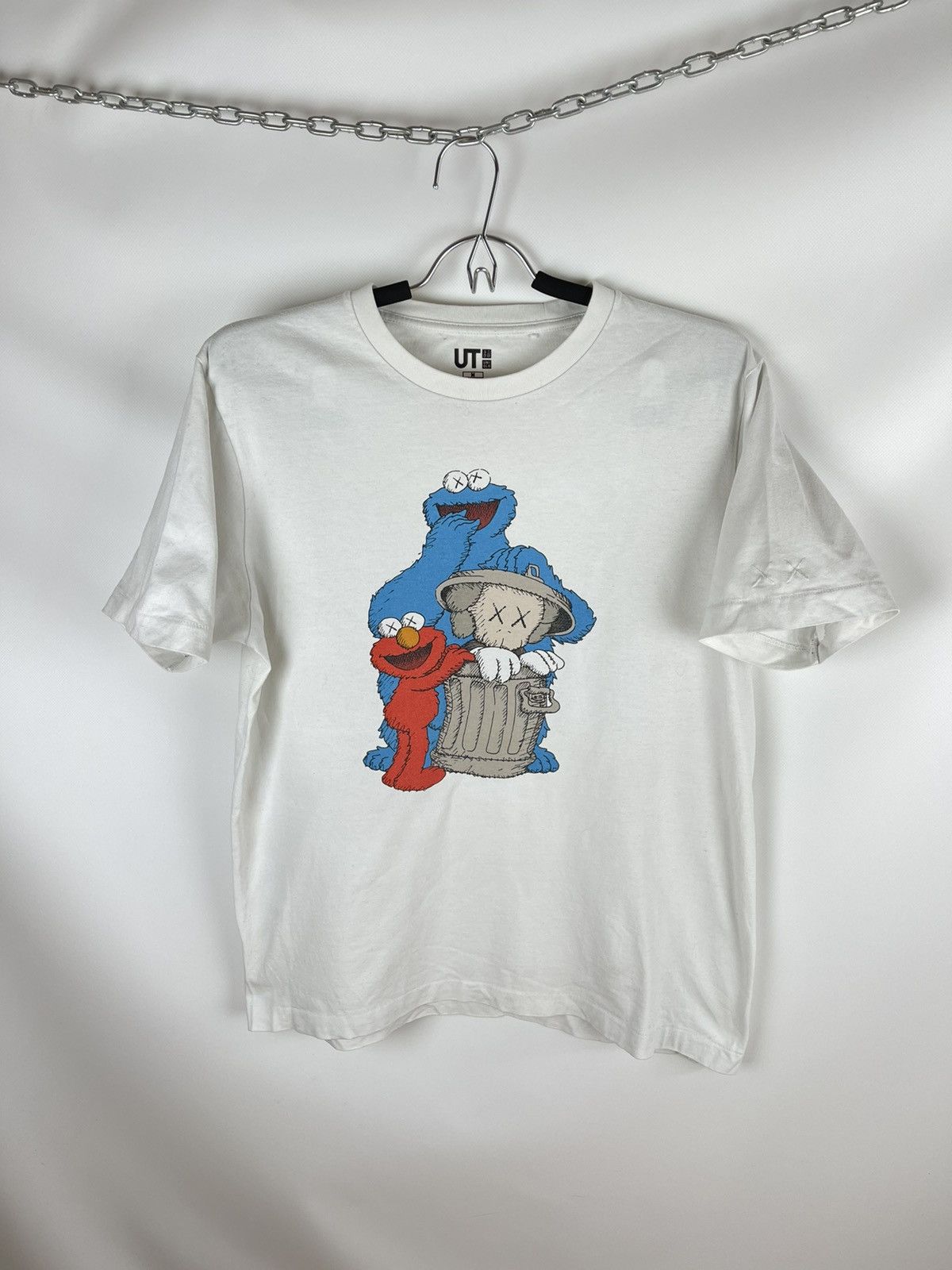 Kaws × Uniqlo Uniqlo x Kaws x Sesame Street white big logo vintage shirt Size US M / EU 48-50 / 2 - 1 Thumbnail