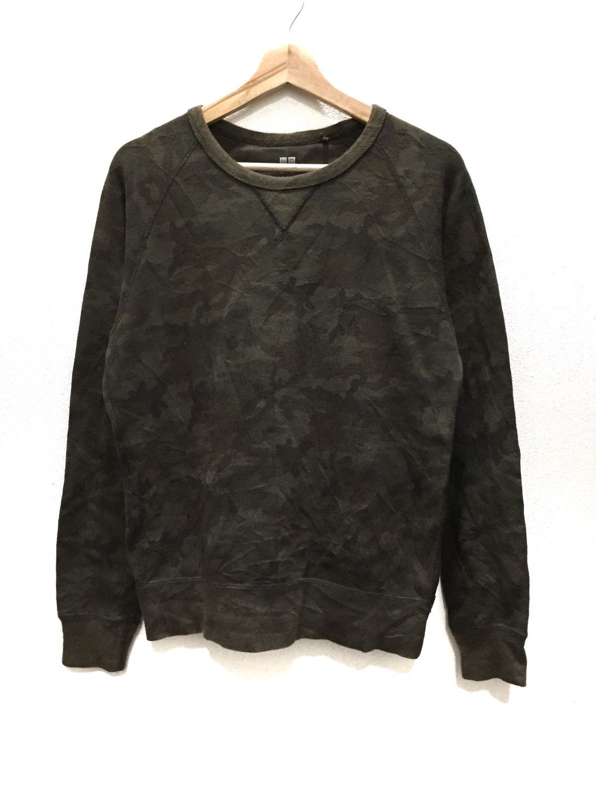 Uniqlo Uniqlo Camo Crewneck Sweatshirt Size US S / EU 44-46 / 1 - 1 Thumbnail