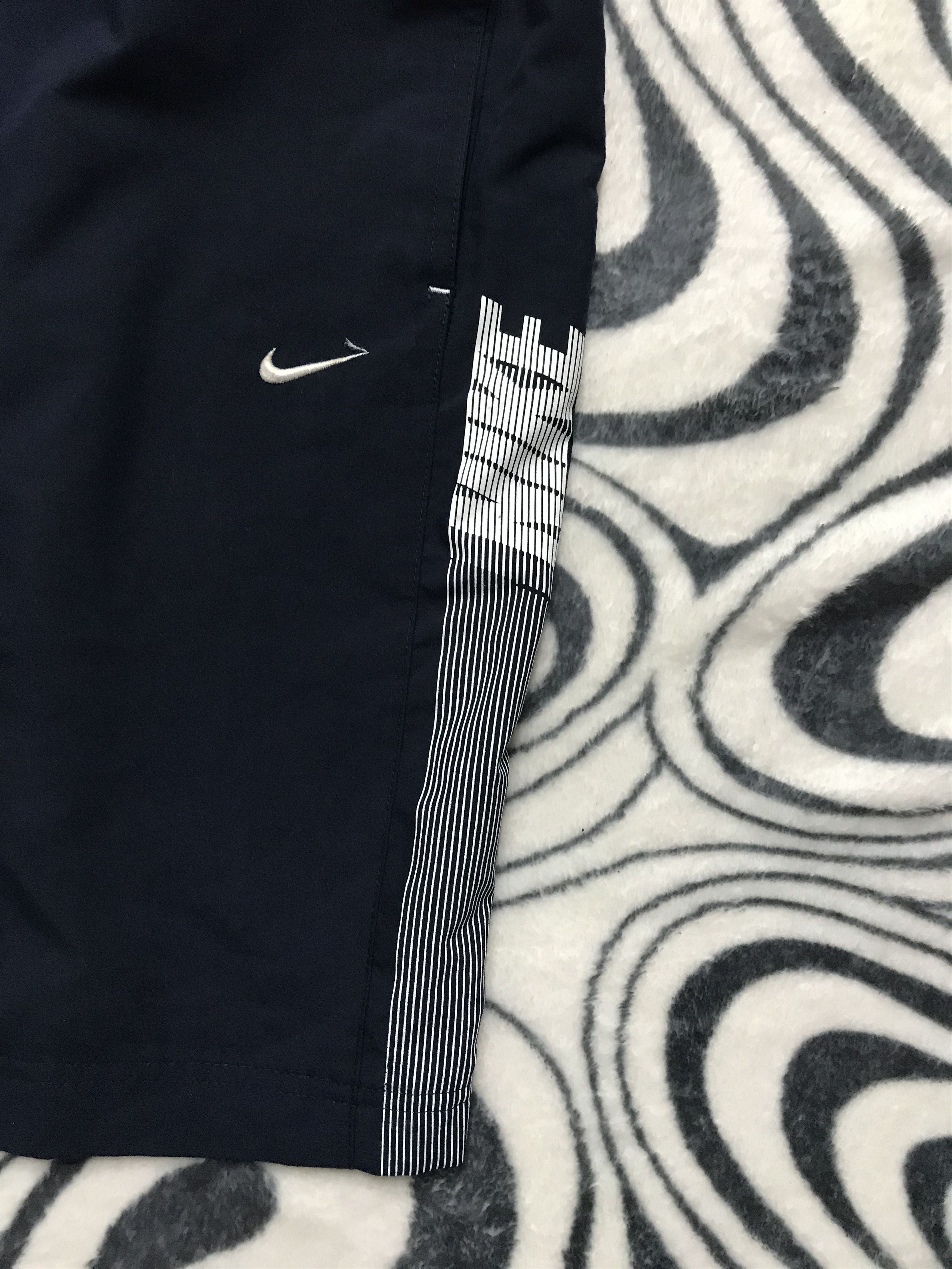 Nike × Vintage Nike Vintage Mens Nylon Shorts Y2K Size US 38 / EU 54 - 2 Thumbnail