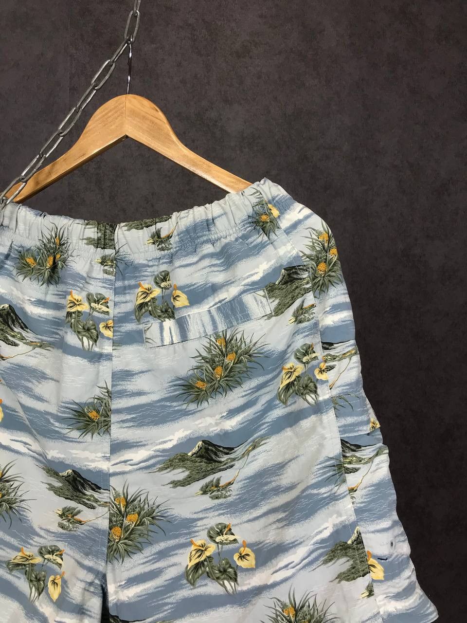 Designer × Tommy Bahama Tommy Bahama vintage crazy Hawaiian nylon designer shorts Size US 36 / EU 52 - 8 Thumbnail