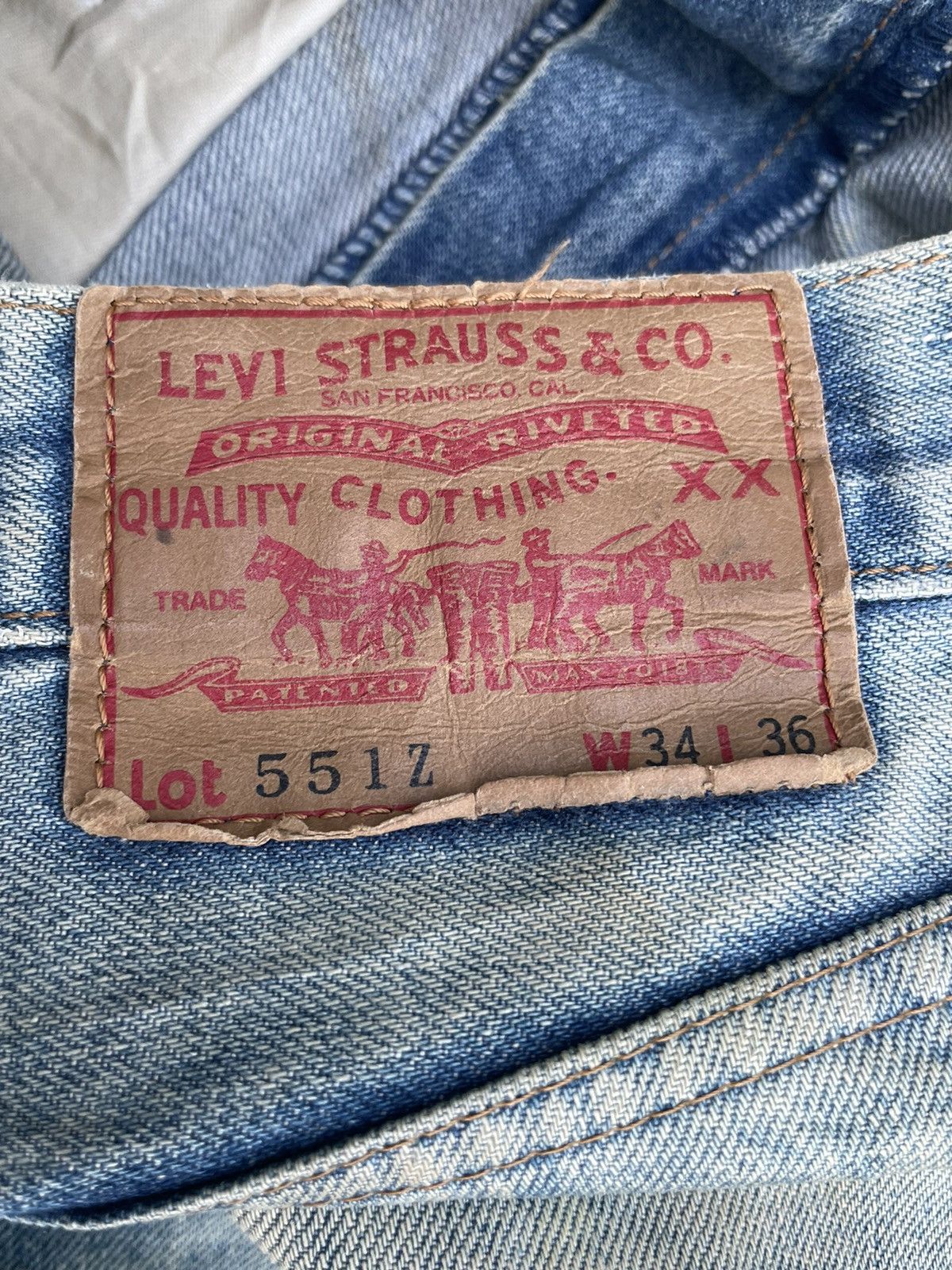 Levi's 🔥STEALS🔥Vintage 1995 Levis 551Z E Distresed & Painted Size US 34 / EU 50 - 18 Thumbnail
