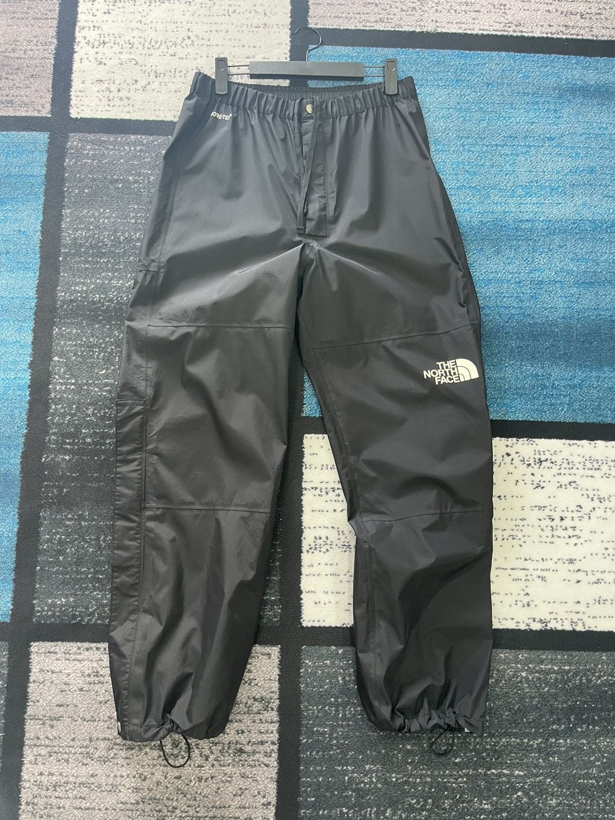 Goretex × The North Face The North Face waterproof trail trousers in black Size US 32 / EU 48 - 2 Thumbnail