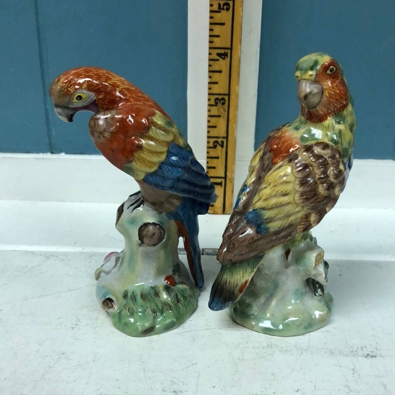 Vintage set of 2 porcelain birds 4.5” parrots made in China