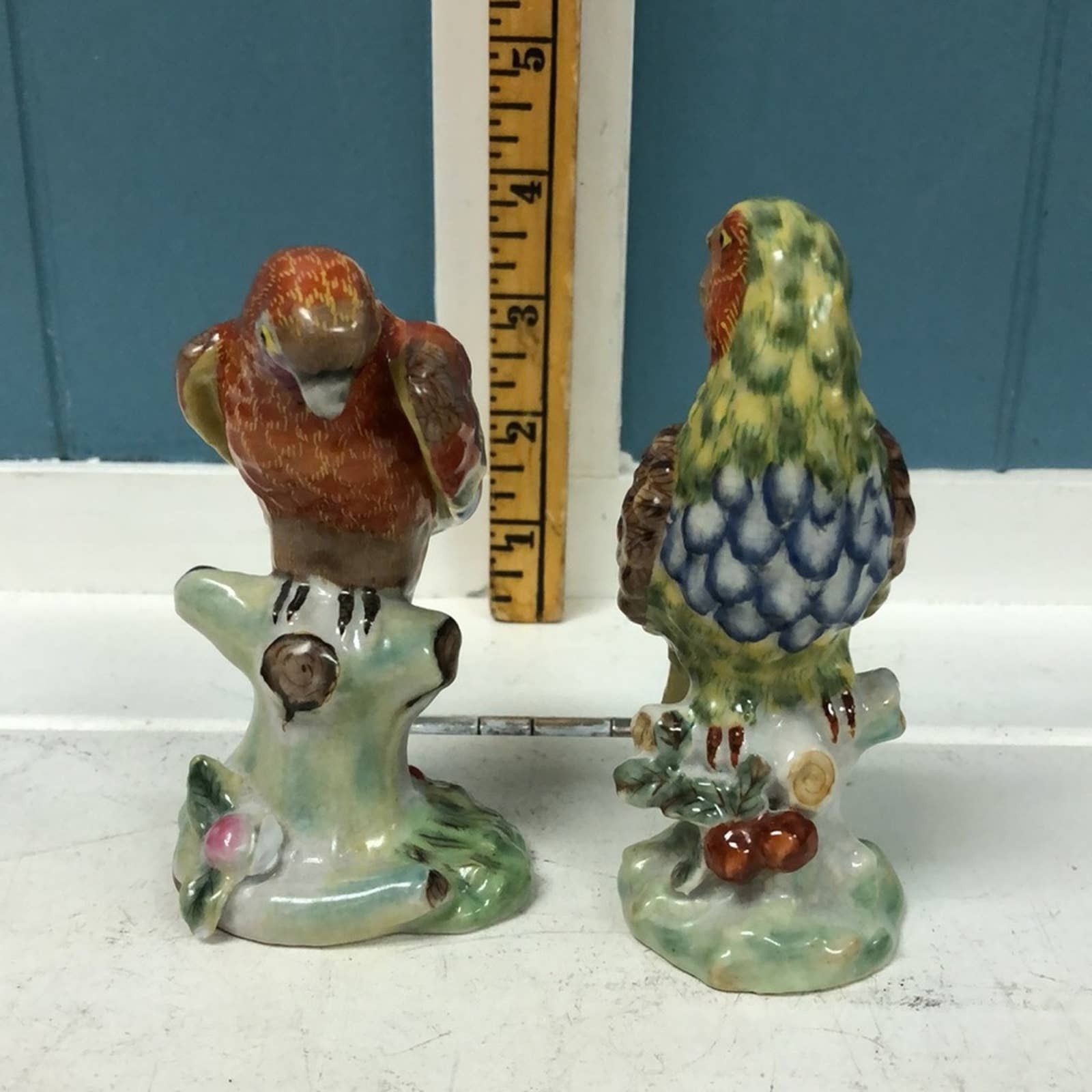 Vintage set of 2 porcelain birds 4.5” parrots made in China