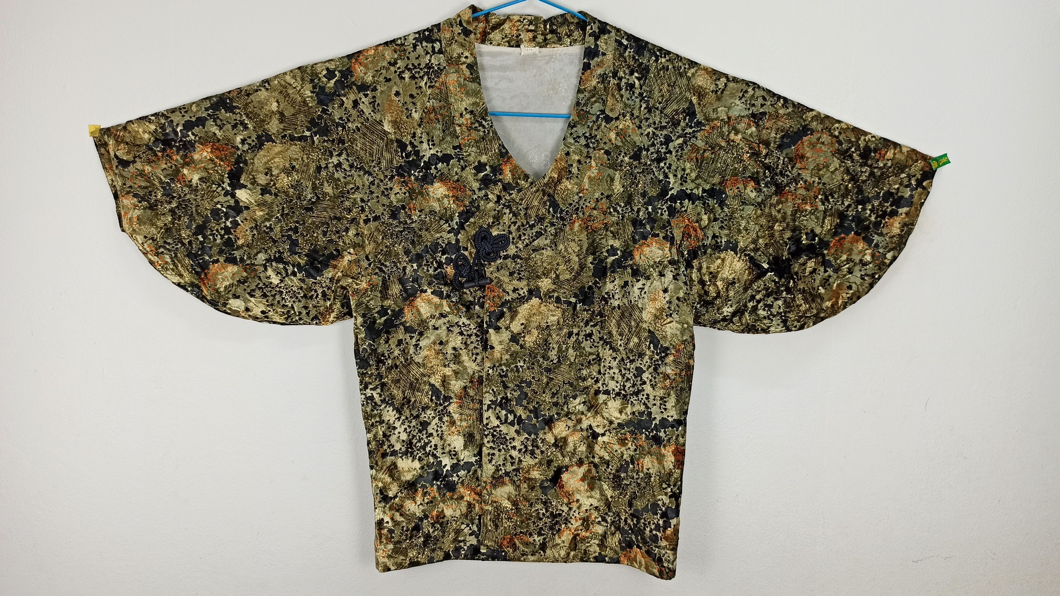 Japanese Brand Vintage Japanese Kimono Traditional Velvet Floral design Size US L / EU 52-54 / 3 - 1 Thumbnail