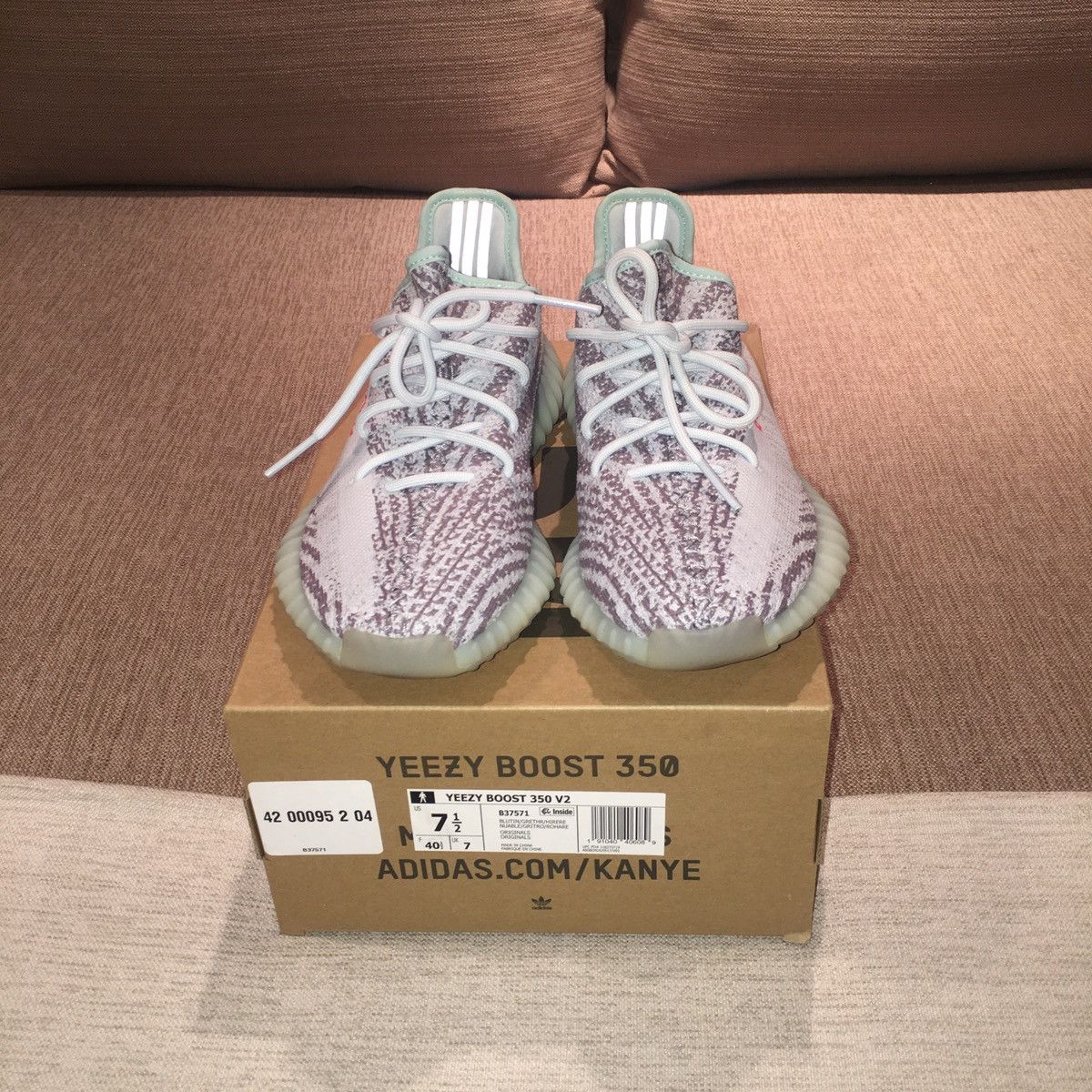 Adidas Yeezy Boost 350 V2 Blue Tint 2017 Size US 7.5 / EU 40-41 - 3 Thumbnail