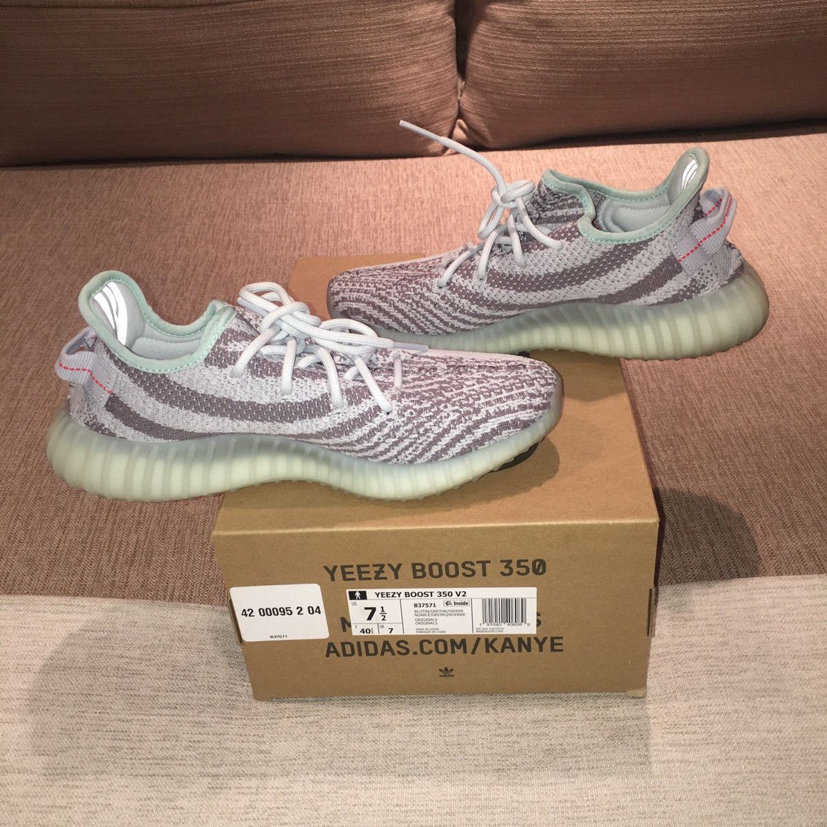 Adidas Yeezy Boost 350 V2 Blue Tint 2017 Size US 7.5 / EU 40-41 - 4 Thumbnail