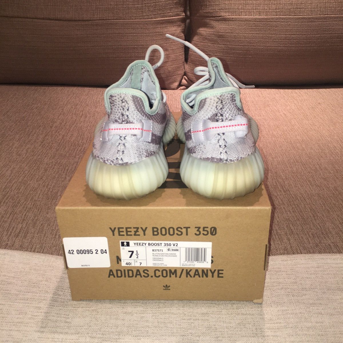 Adidas Yeezy Boost 350 V2 Blue Tint 2017 Size US 7.5 / EU 40-41 - 2 Thumbnail