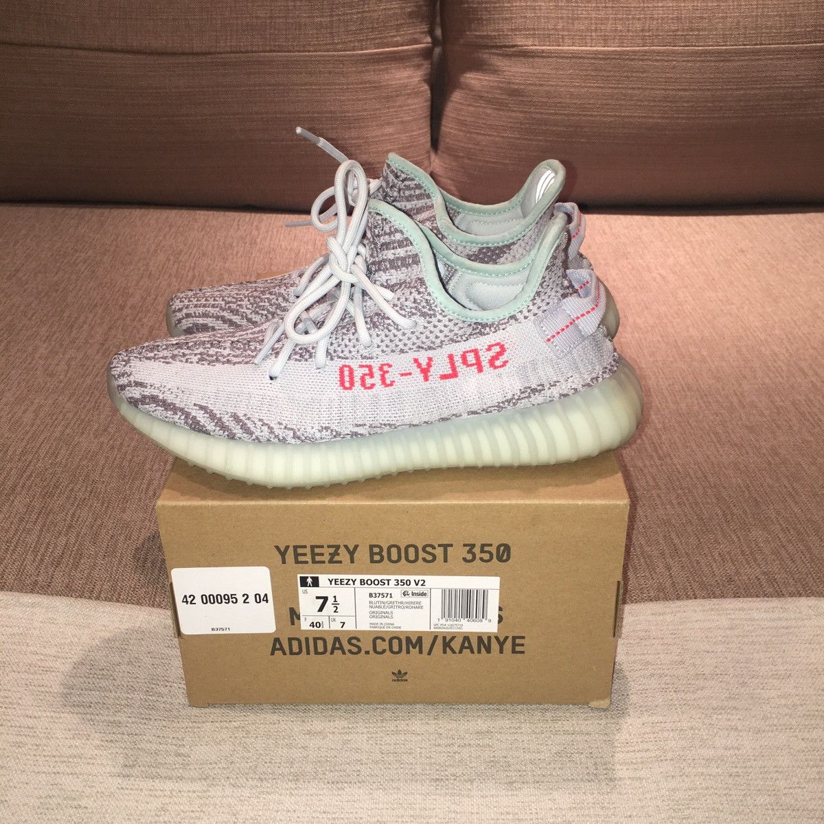 Adidas Yeezy Boost 350 V2 Blue Tint 2017 Size US 7.5 / EU 40-41 - 1 Thumbnail