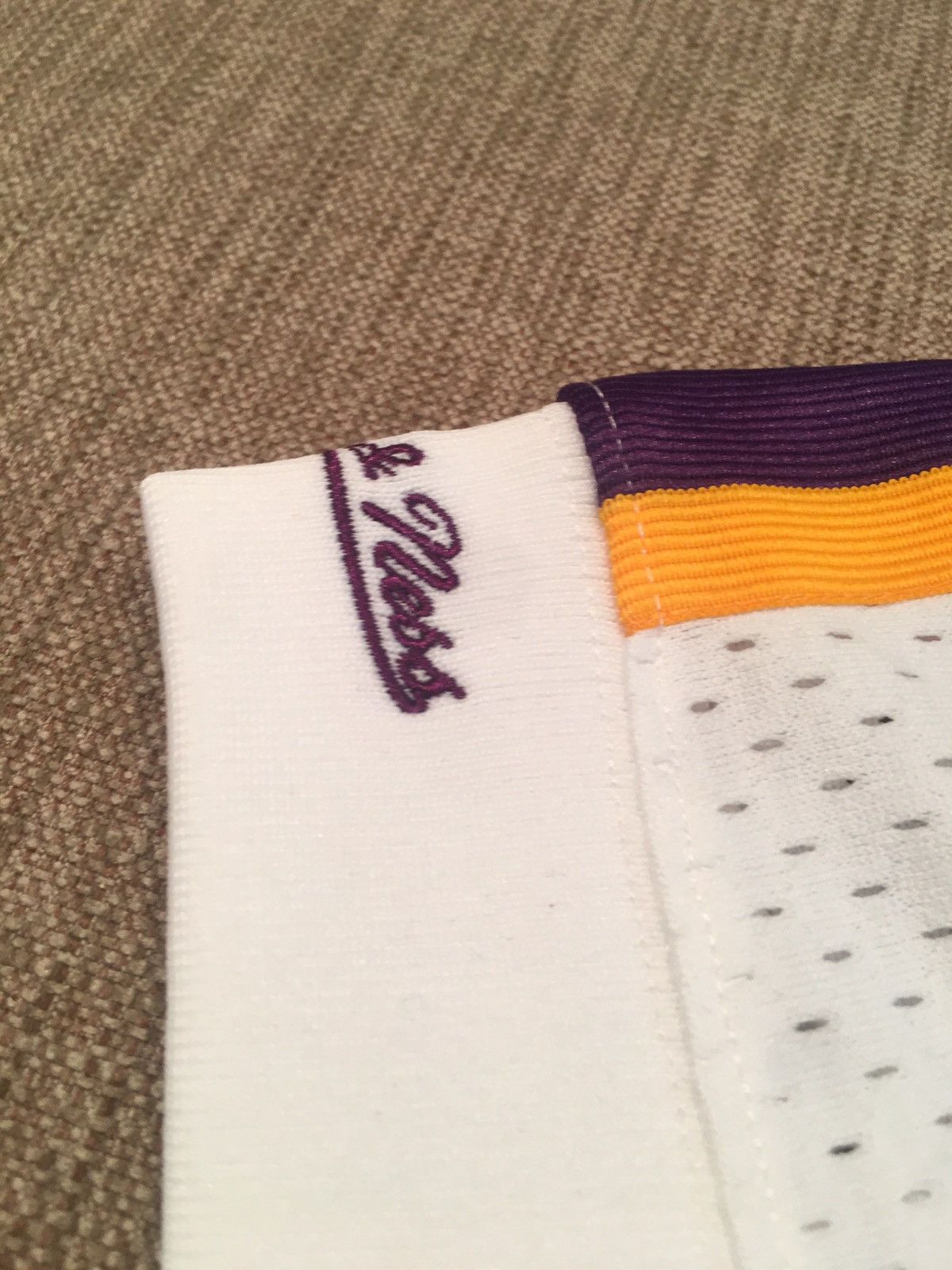 Mitchell & Ness Lakers NBA Finals 2000 Mesh Jersey Shirt -(Size Large) Size US L / EU 52-54 / 3 - 5 Thumbnail
