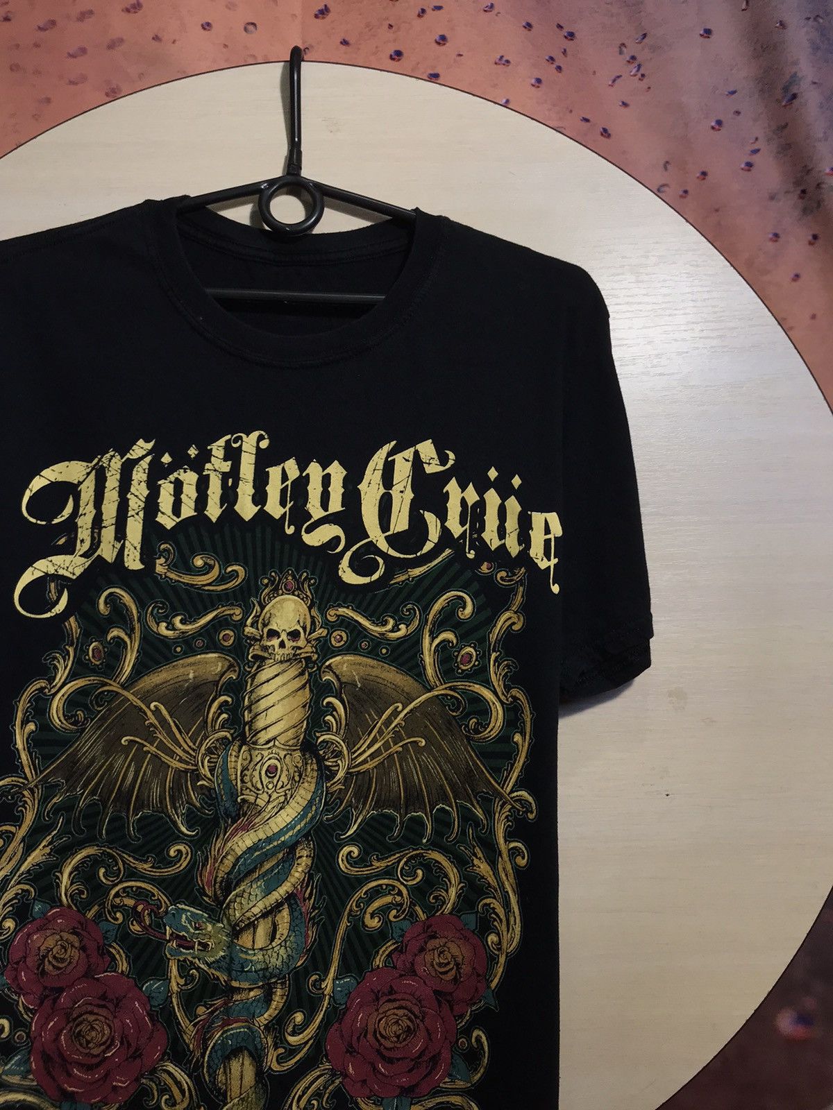 Band Tees Vintage Motley Crue band rock tee Size US M / EU 48-50 / 2 - 1 Thumbnail