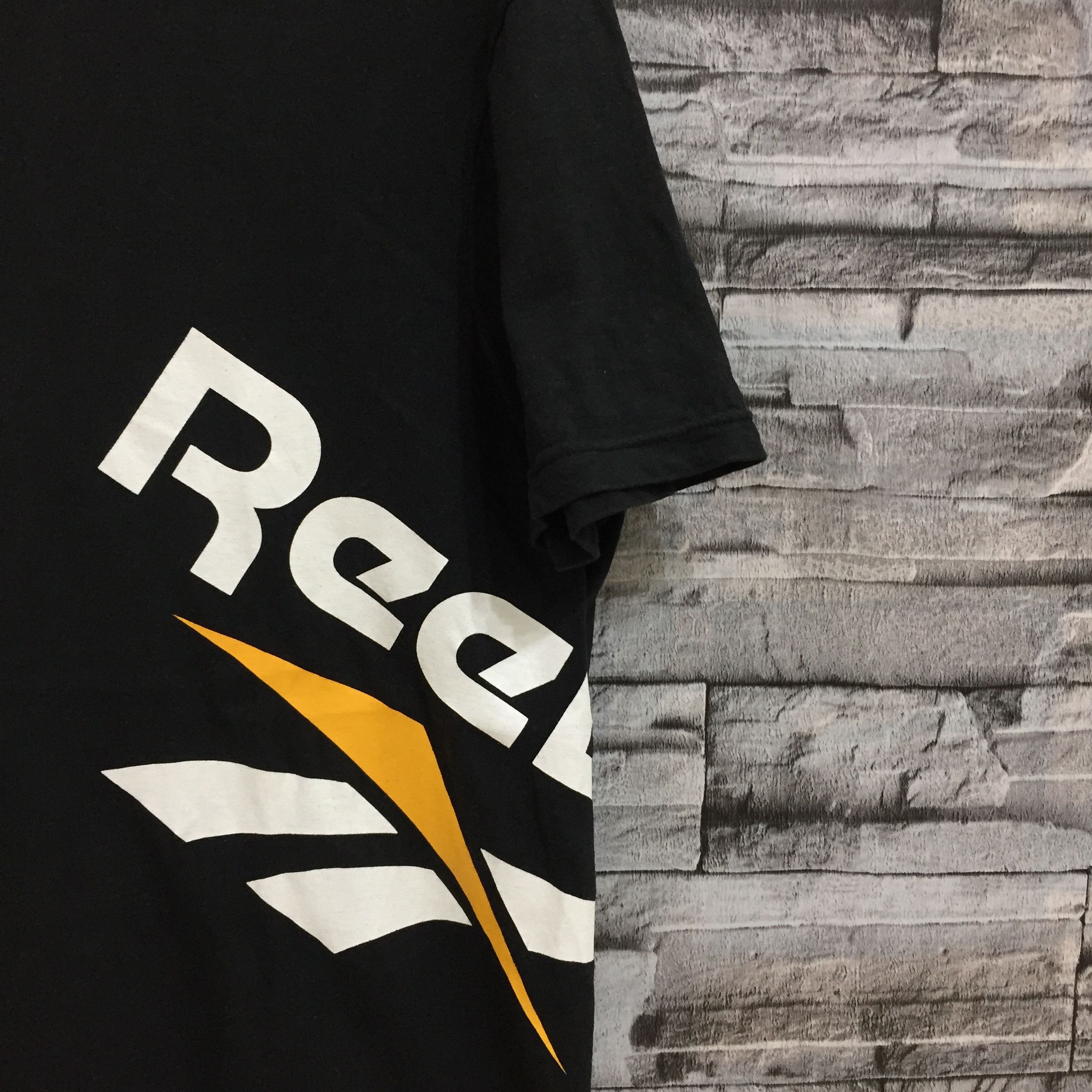 Reebok Vintage REEBOK t shirt spellout big logo size M Size US M / EU 48-50 / 2 - 5 Thumbnail