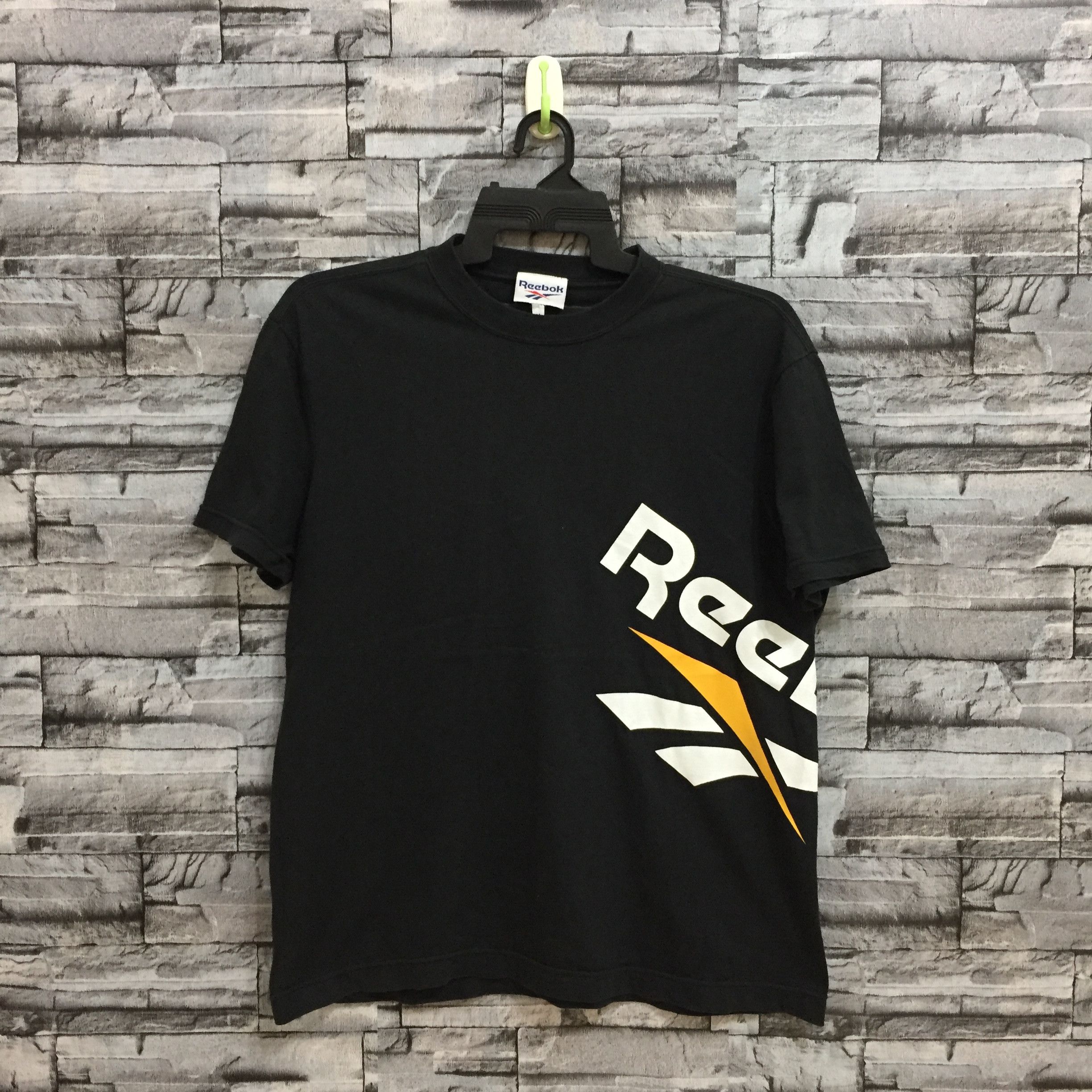 Reebok Vintage REEBOK t shirt spellout big logo size M Size US M / EU 48-50 / 2 - 1 Thumbnail