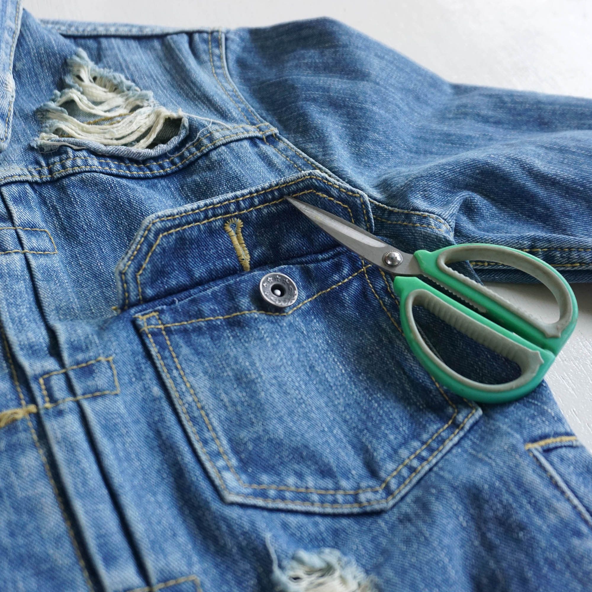 Japanese Brand ROYAL BLUE Ripped & Patched Distressed Denim Jacket Size US M / EU 48-50 / 2 - 4 Thumbnail