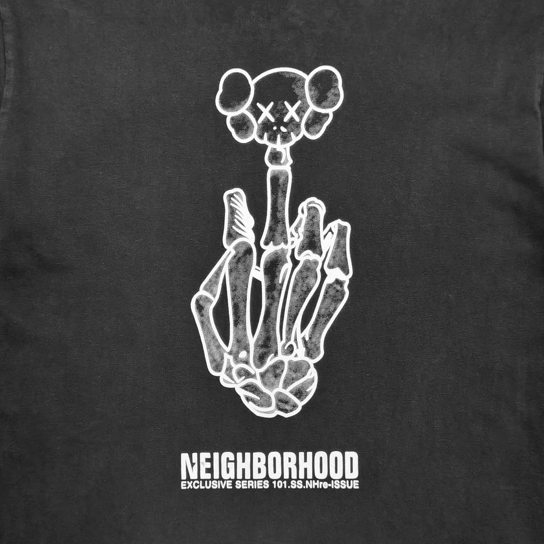 Kaws × Neighborhood Grailed🔥Neighborhood x Kaws Tshirt Size US L / EU 52-54 / 3 - 4 Thumbnail