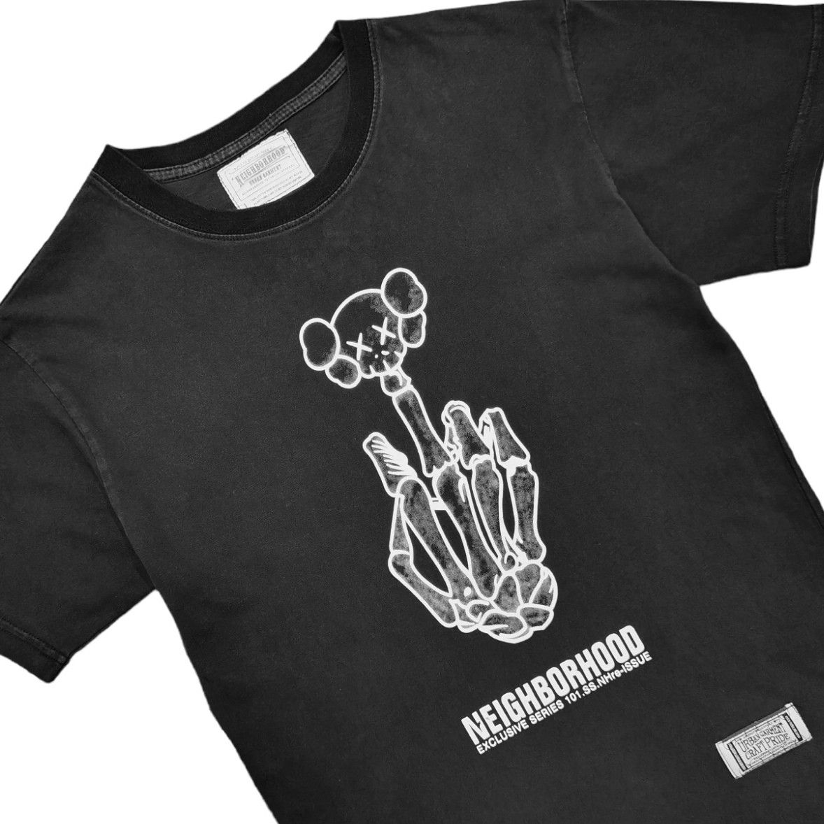 Kaws × Neighborhood Grailed🔥Neighborhood x Kaws Tshirt Size US L / EU 52-54 / 3 - 3 Thumbnail