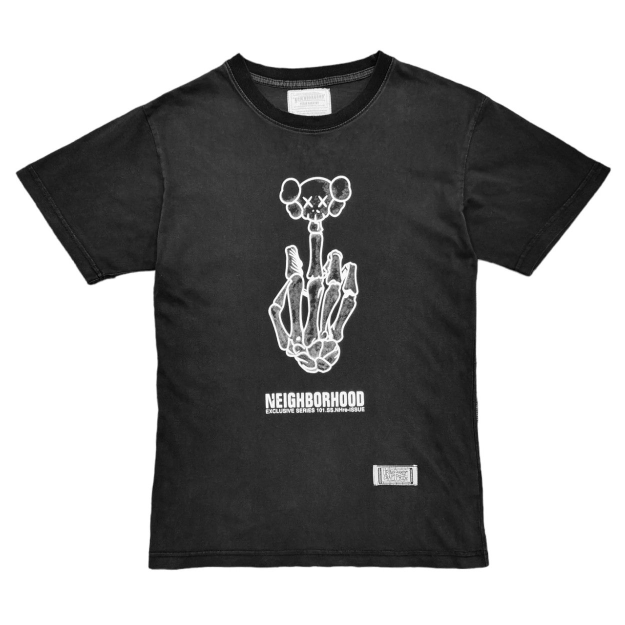 Kaws × Neighborhood Grailed🔥Neighborhood x Kaws Tshirt Size US L / EU 52-54 / 3 - 1 Thumbnail