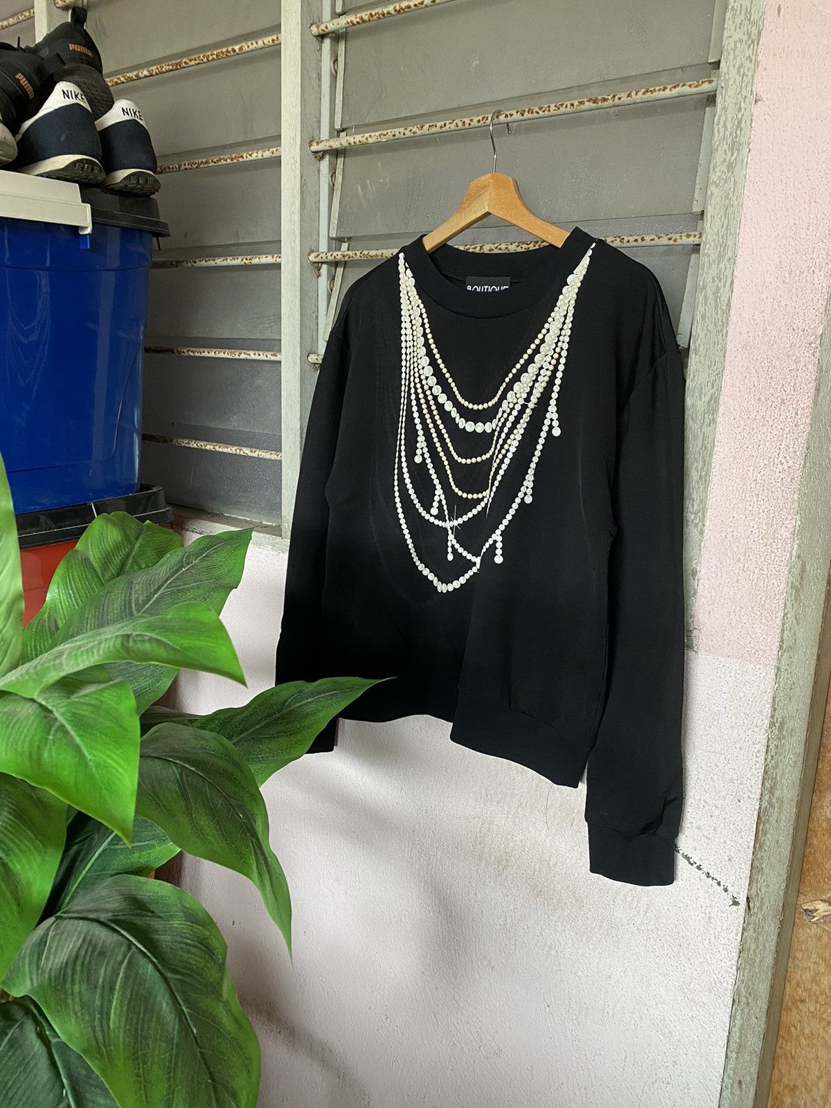 Moschino ⚡️Steals⚡️ Boutique Moschino Pearl Chain Sweater Size M / US 6-8 / IT 42-44 - 1 Thumbnail