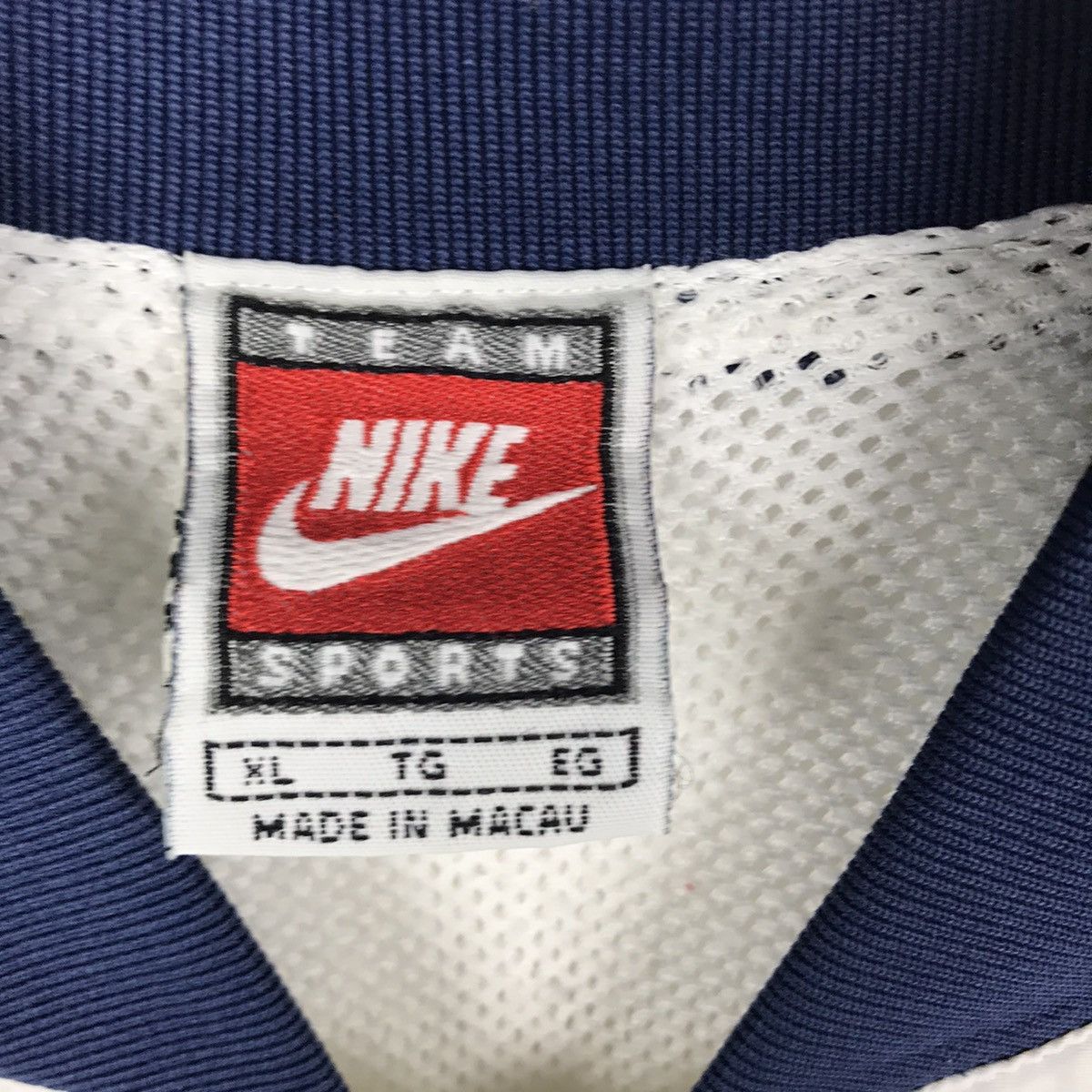 Nike Vintage Nike Basketball Jacket X-Large Size Sweater 90s Size US XL / EU 56 / 4 - 5 Thumbnail