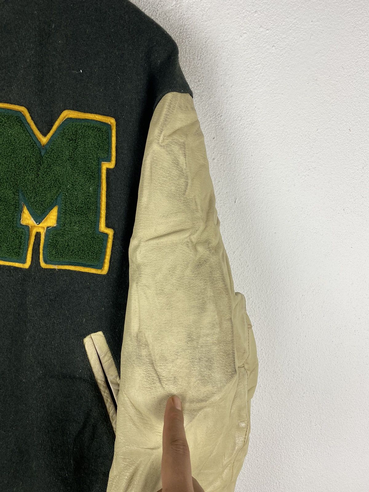 Golden Bear VINTAGE GOLDEN BEAR VARSITY JACKET LEATHER SLEEVE Size US L / EU 52-54 / 3 - 7 Thumbnail