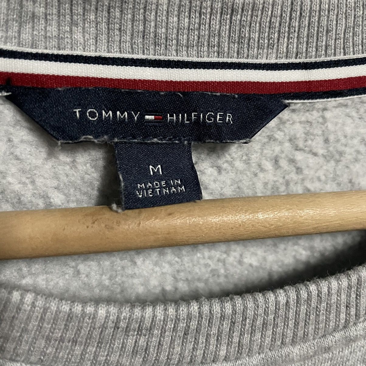 Tommy Hilfiger Vintage Tommy Hilfiger Spellout Big Logo Sweatshirt Size US M / EU 48-50 / 2 - 3 Thumbnail