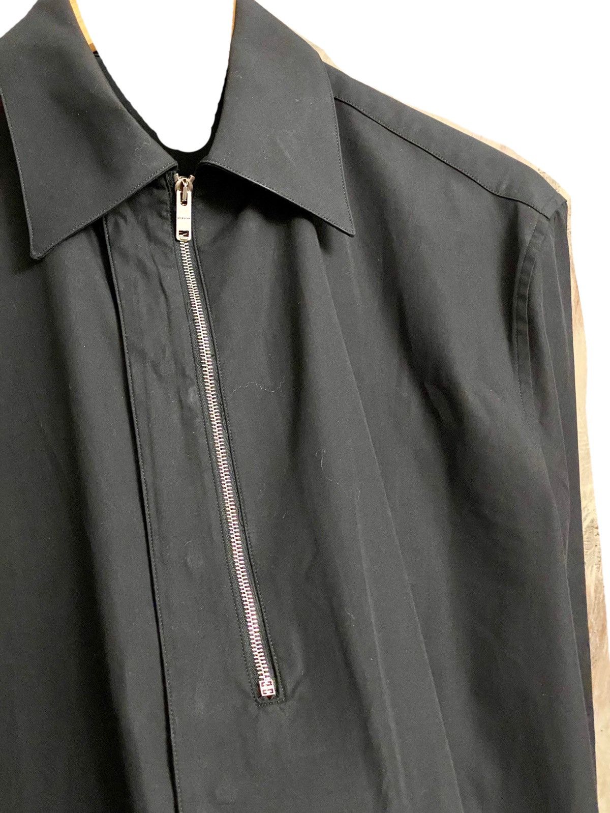 Givenchy MM Williams Givenchy black Zip asymmetrical shirt 39 boxy Size US M / EU 48-50 / 2 - 10 Thumbnail