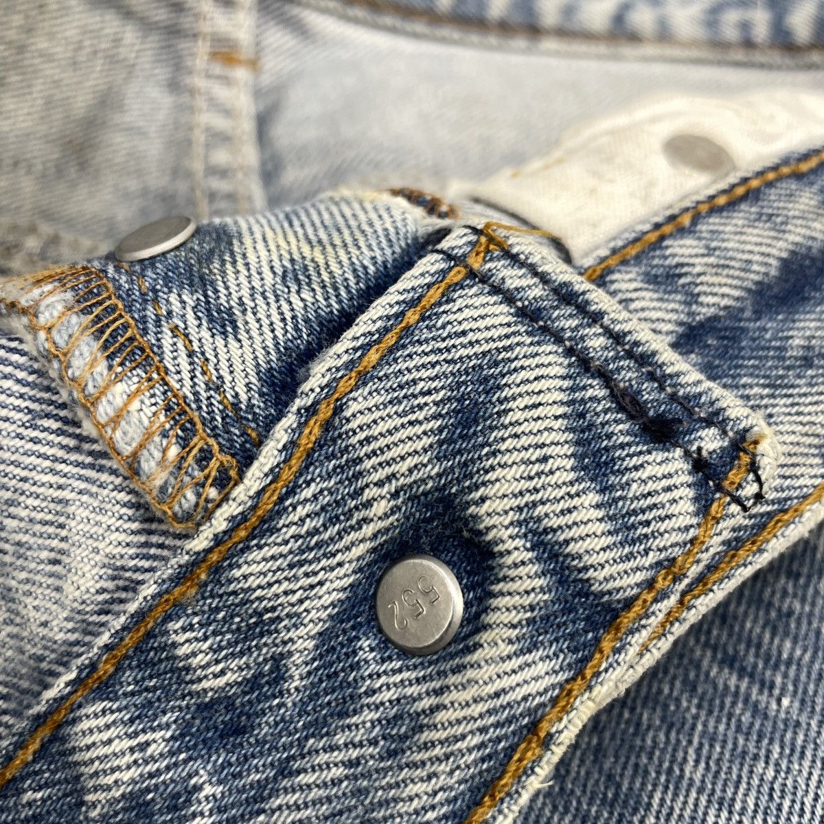 Levi's × Vintage Distressed Vintage Levi's 501 Light Blue Wash -wc172 Size US 31 - 6 Thumbnail