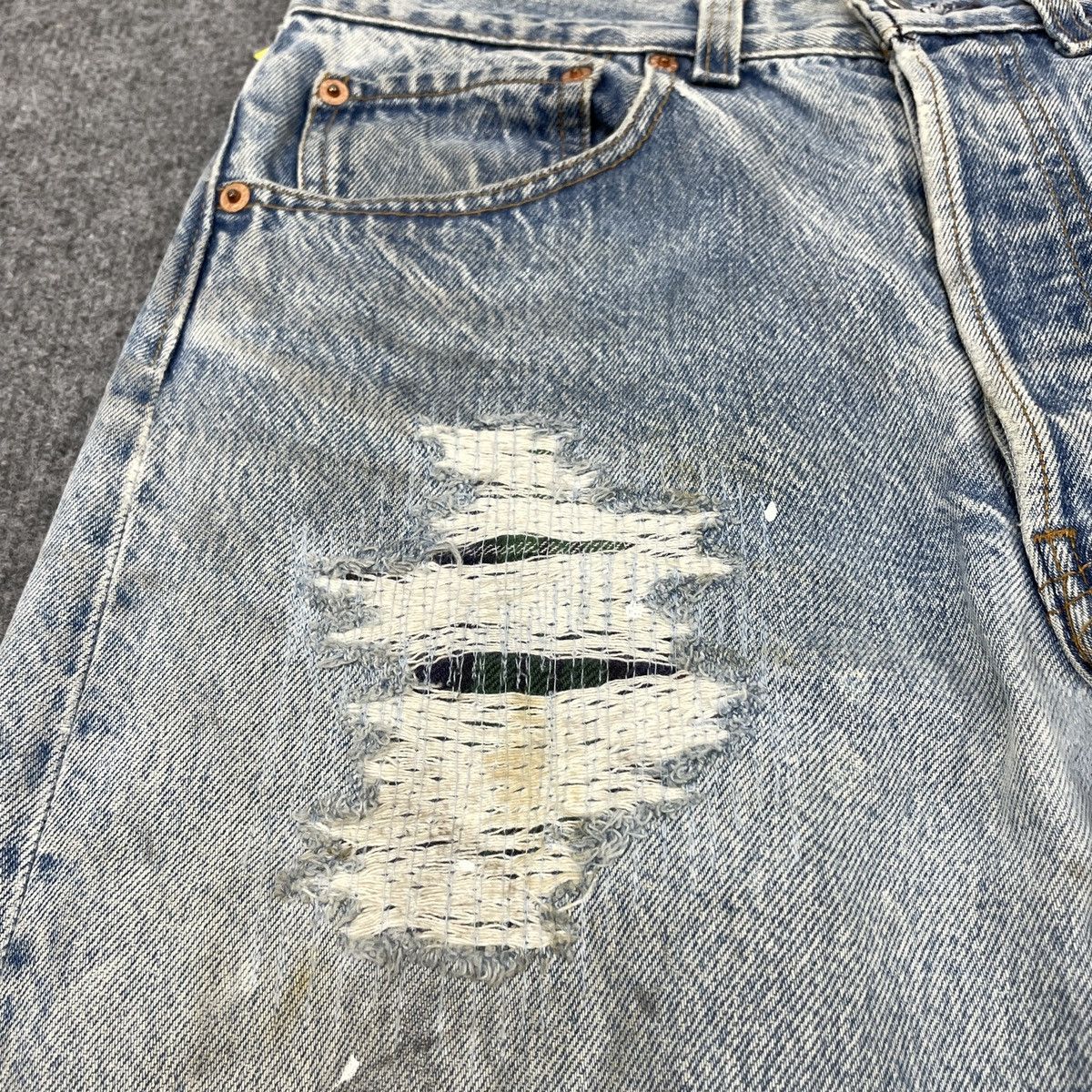 Levi's × Vintage Distressed Vintage Levi's 501 Light Blue Wash -wc172 Size US 31 - 4 Thumbnail